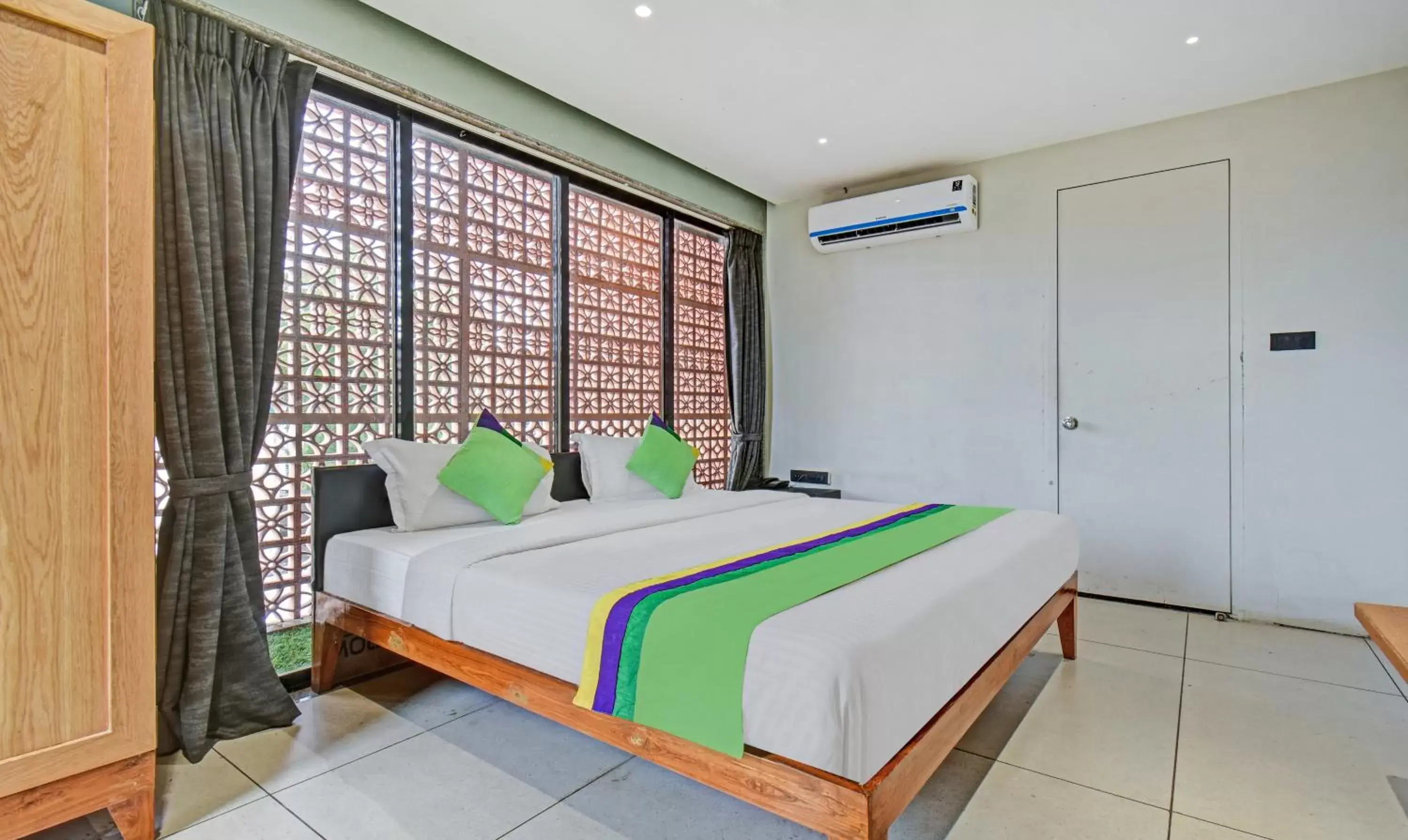 Bedroom, Bed in Treebo Aroma Executive Bedroom, Bed in Treebo Aroma Executive