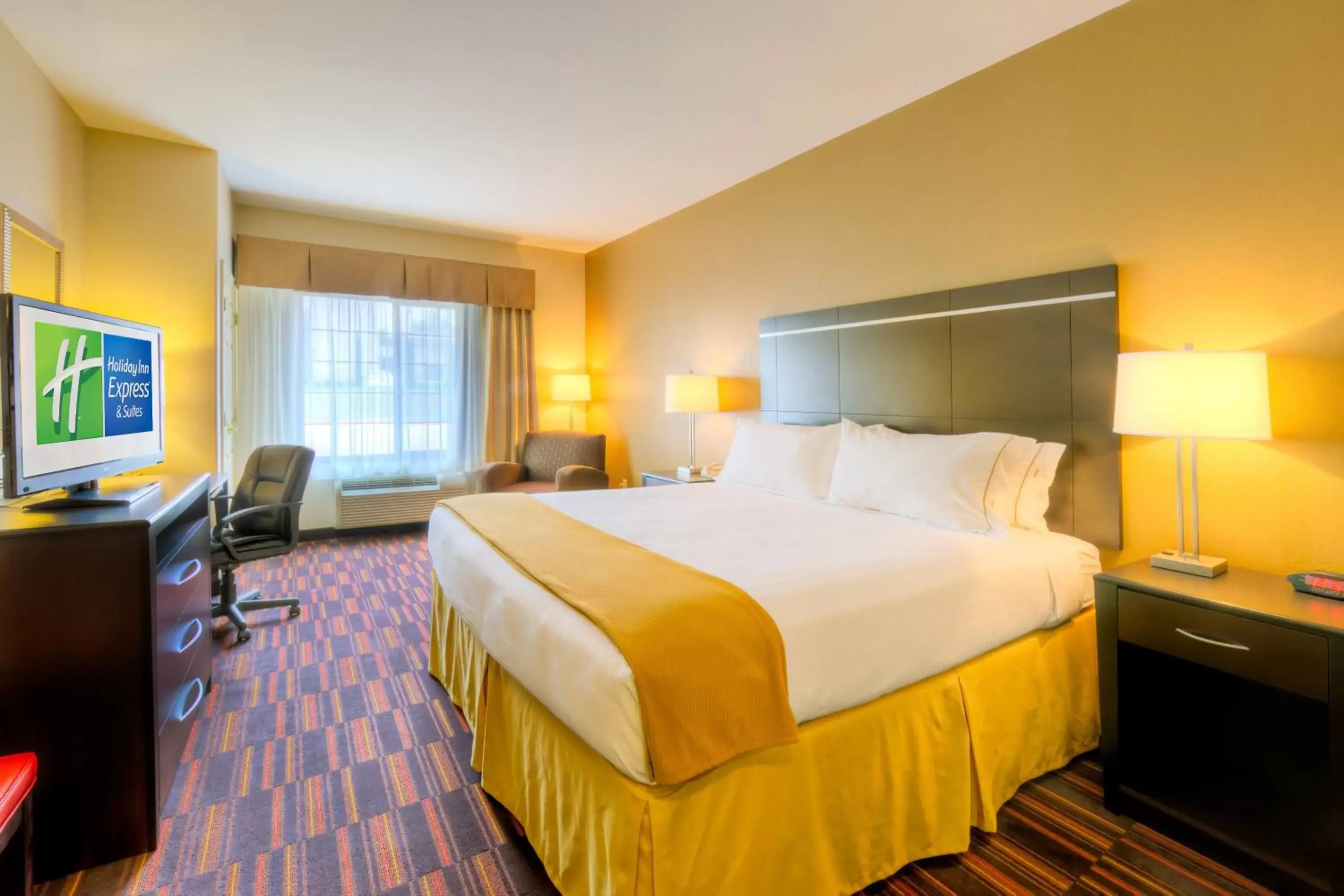 Photo of the whole room, Bed in Holiday Inn Express and Suites Granbury, an IHG Hotel