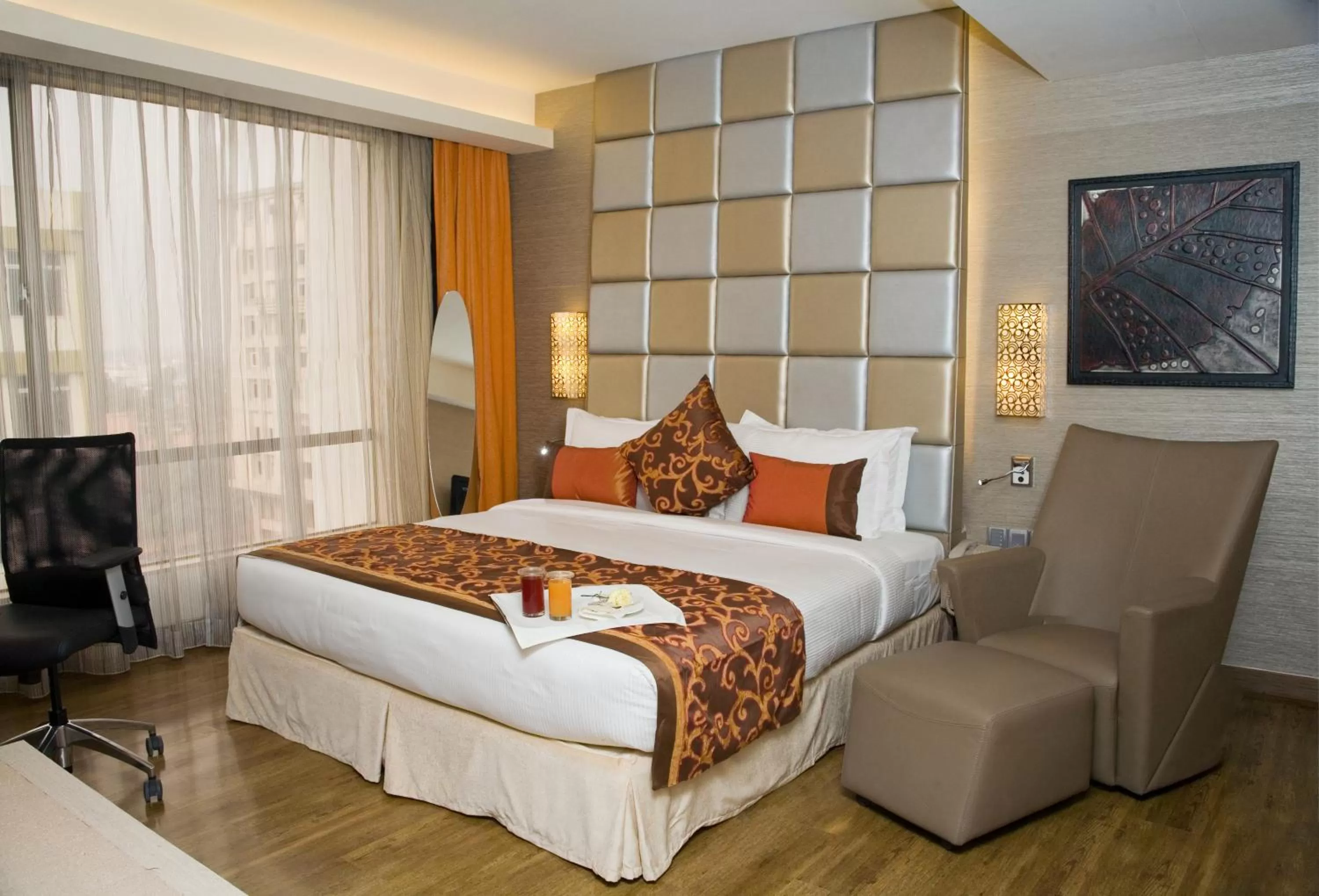 Photo of the whole room, Bed in The Sonnet Kolkata