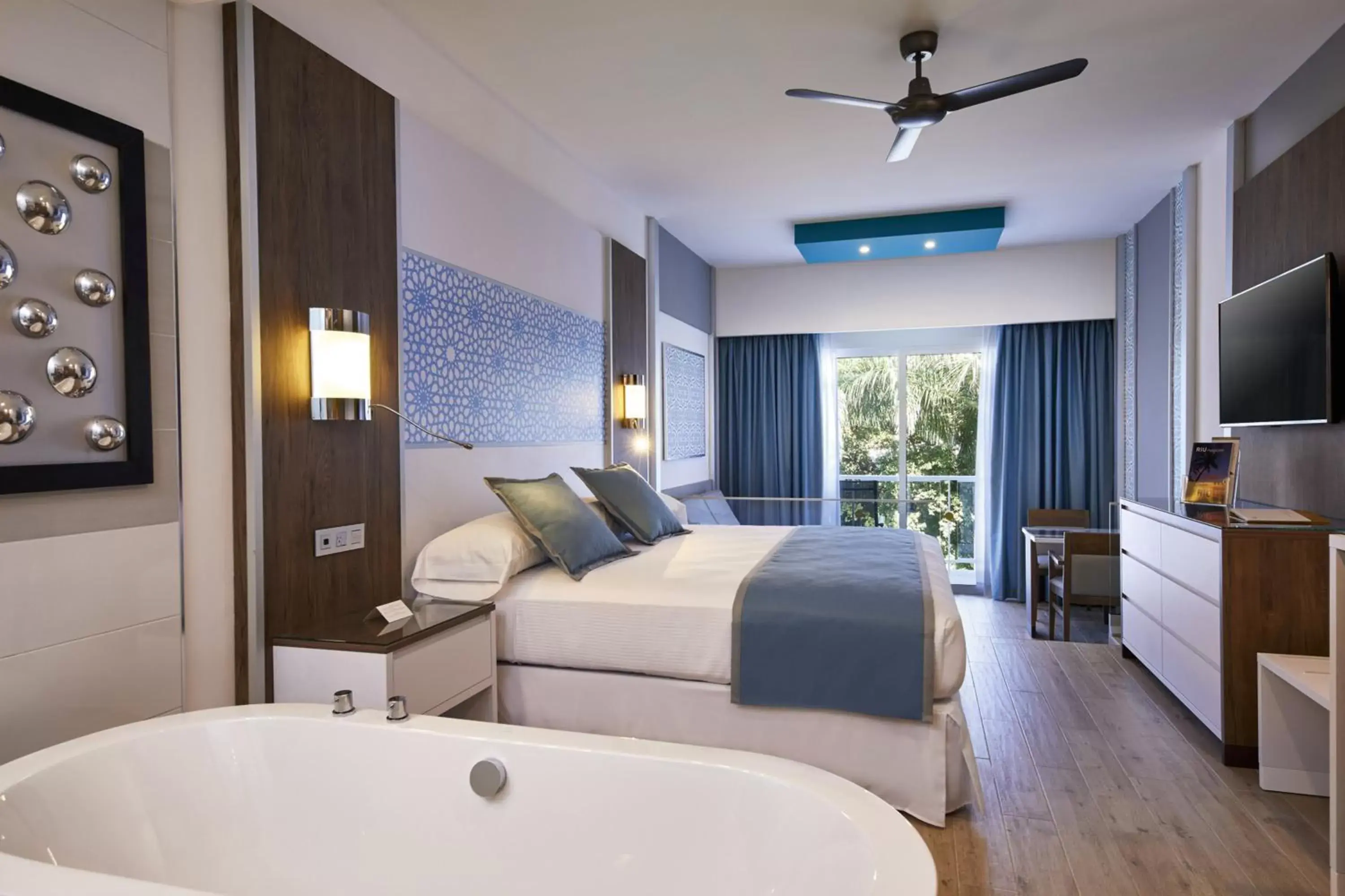 Bed in Riu Palace Riviera Maya - All Inclusive