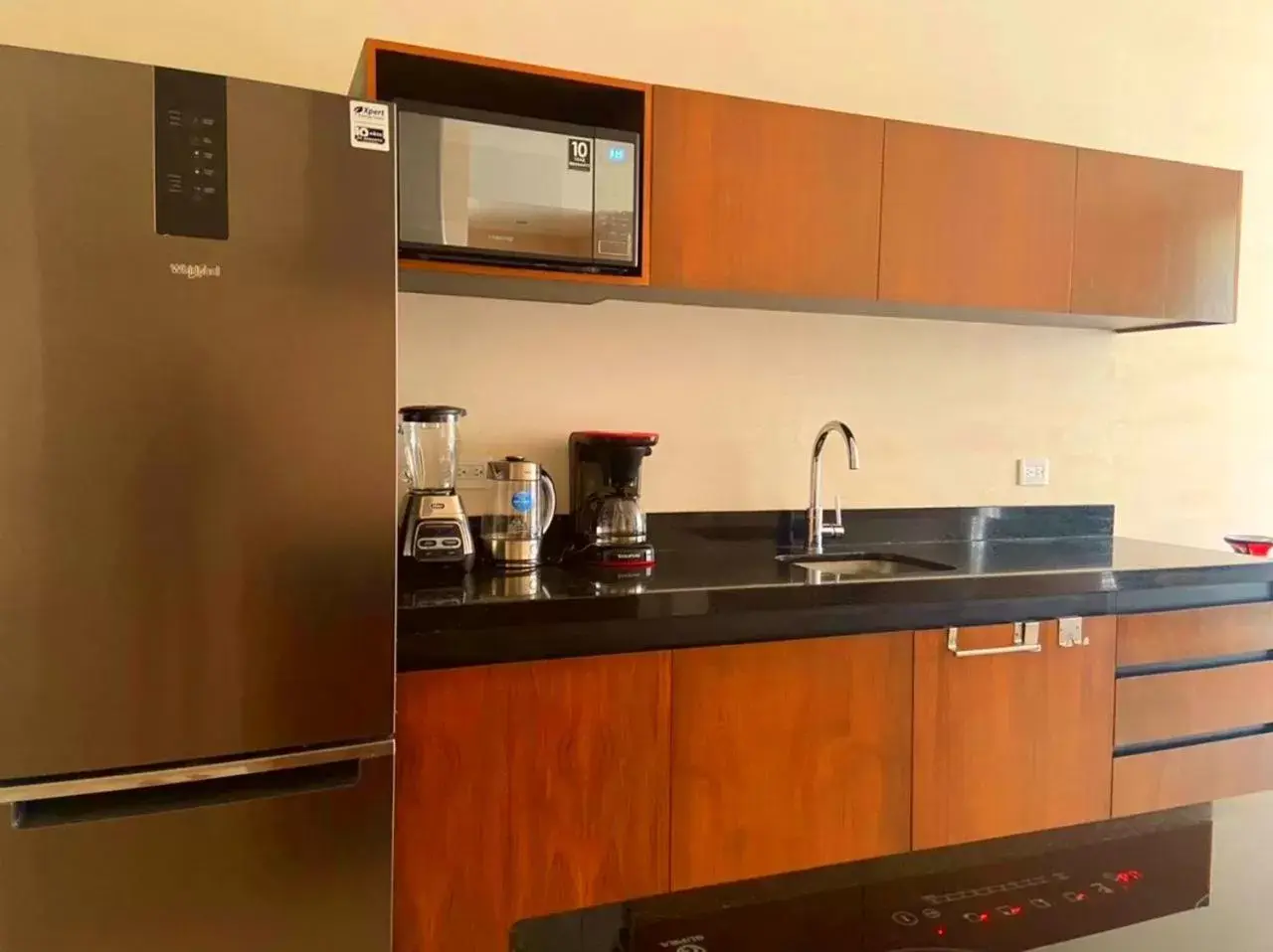 Coffee/tea facilities, Kitchen/Kitchenette in Gardens Coba - Luxury Cardinal