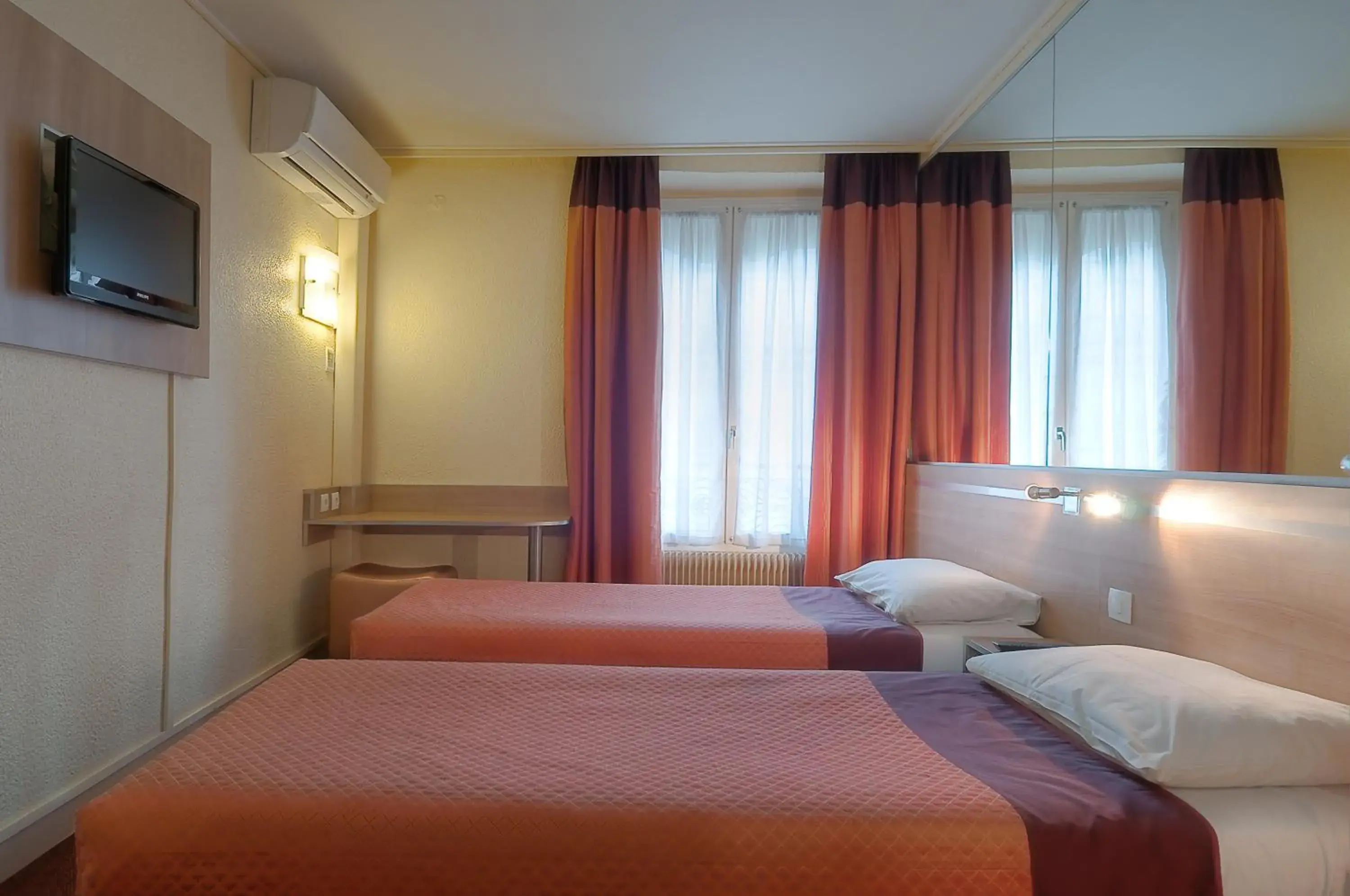Bed in Hôtel de France Quartier Latin