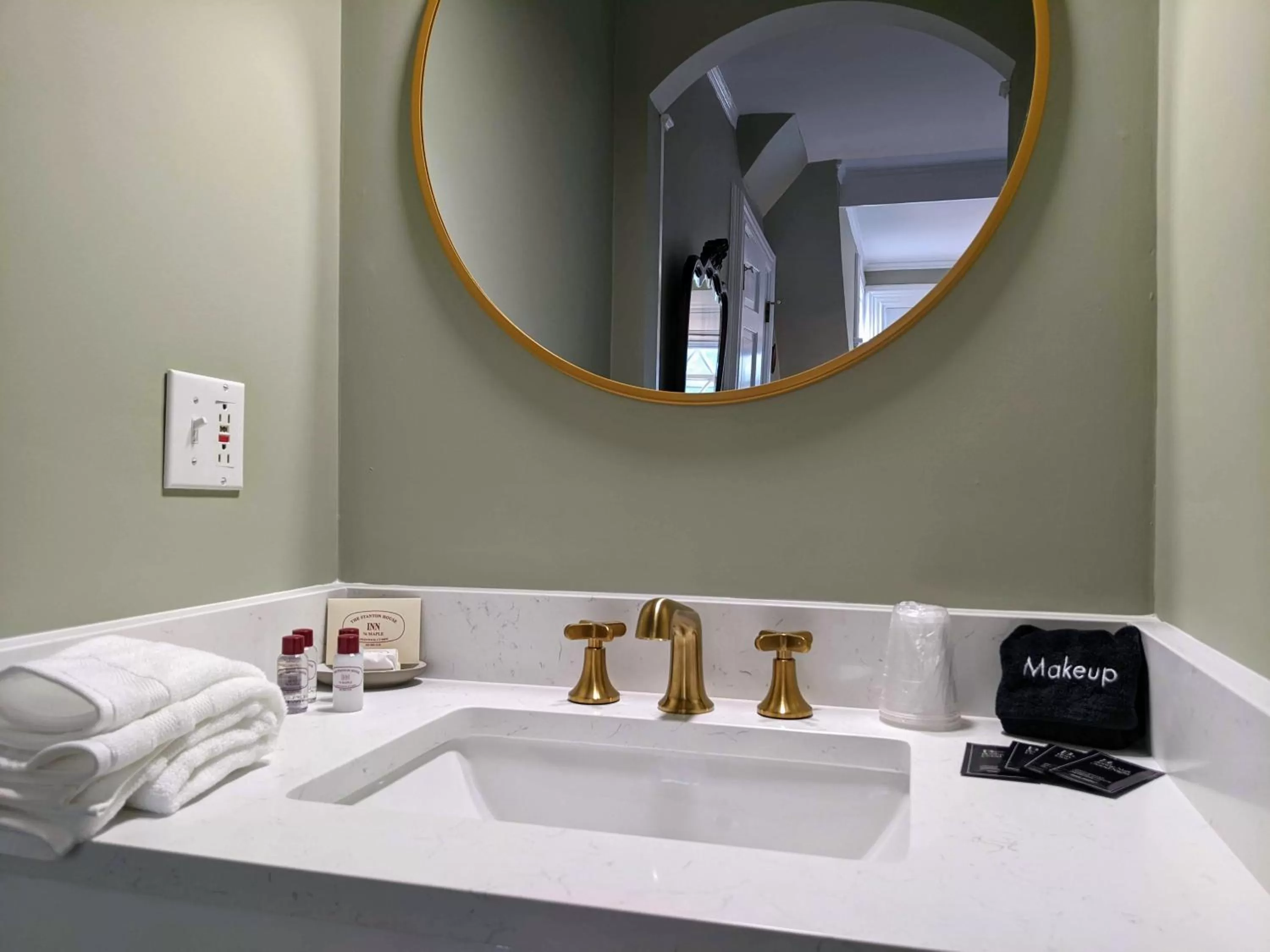 Bathroom, Bed in Stanton House Inn