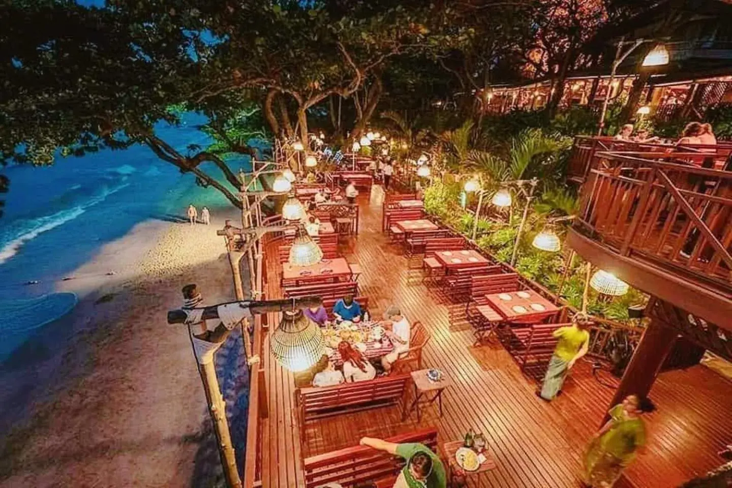 Restaurant/places to eat in Birds and Bees Resort Restaurant/places to eat in Birds and Bees Resort