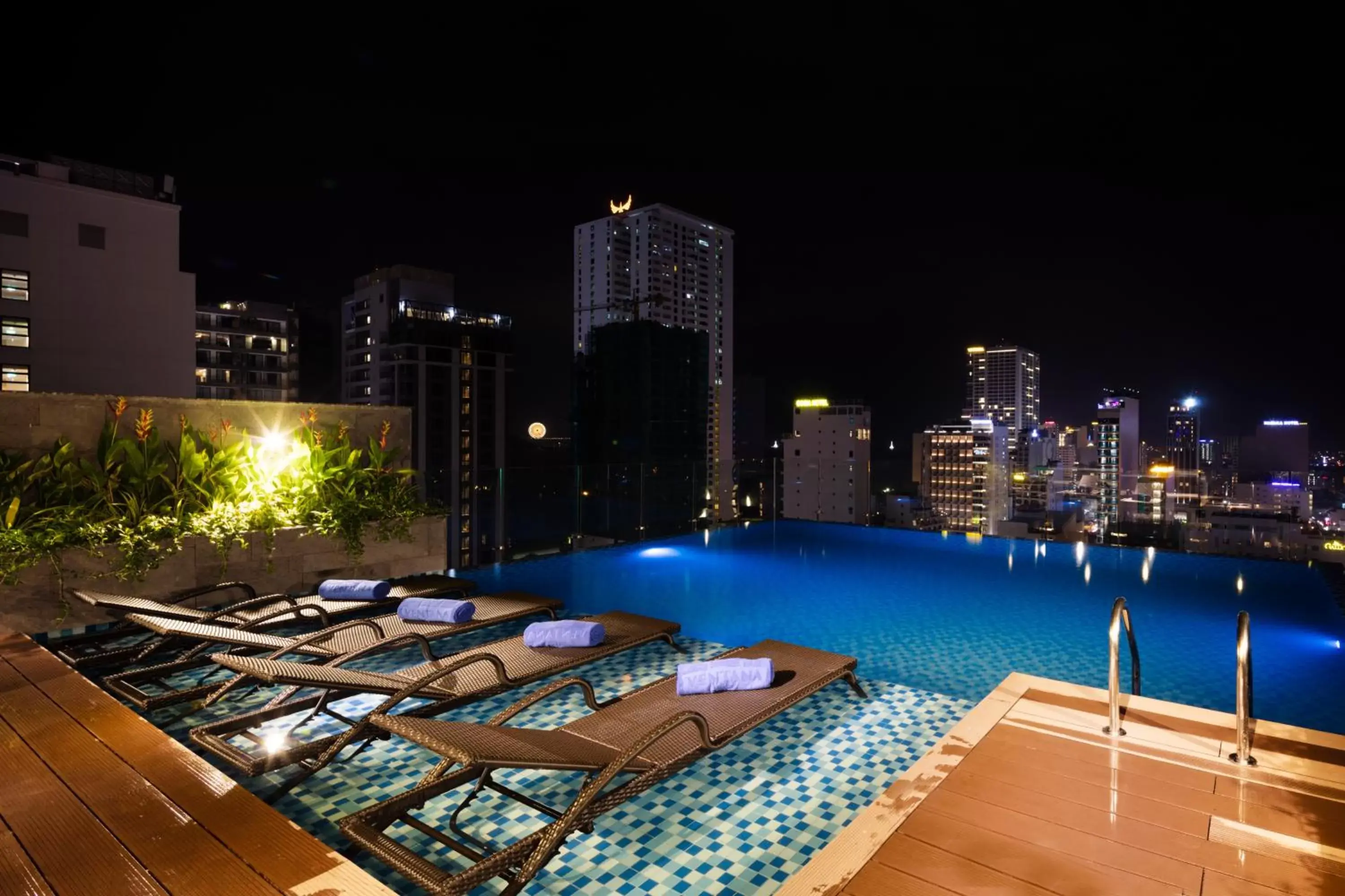 Swimming pool in VENTANA NHA TRANG HOTEL Swimming pool in VENTANA NHA TRANG HOTEL