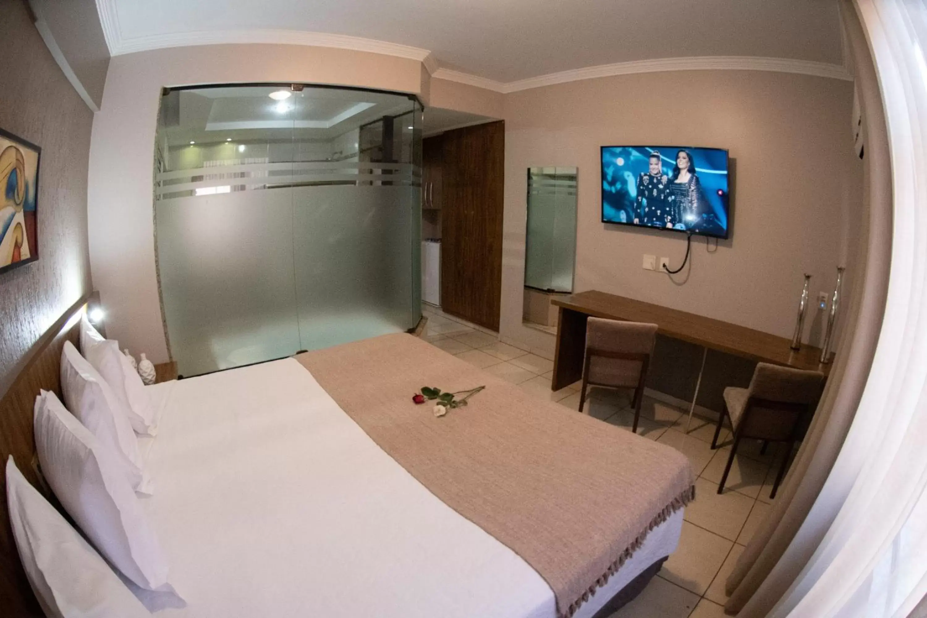 Communal lounge/ TV room, TV/Entertainment Center in Hotel Capital Das Pedras