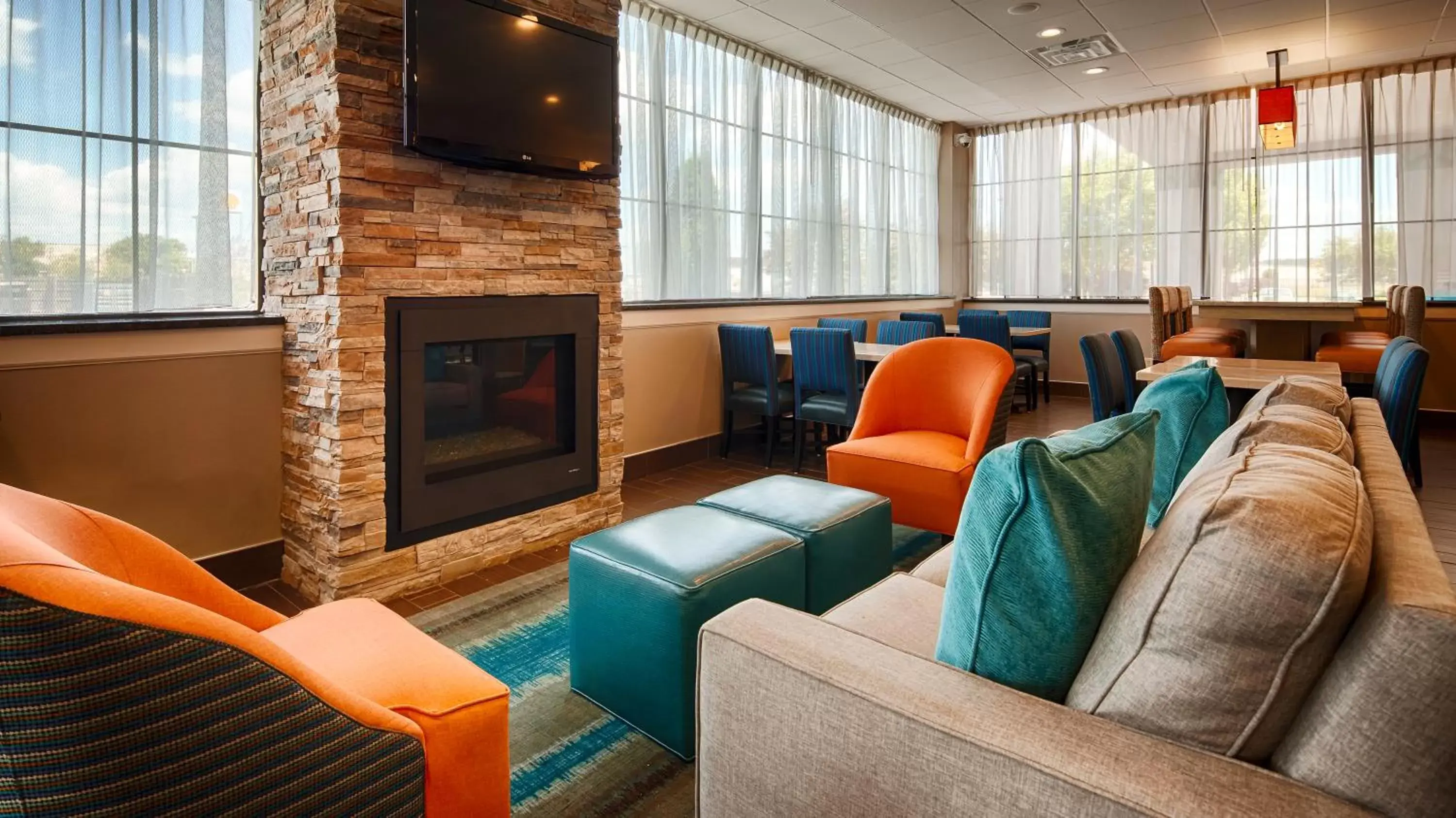 Lobby or reception, Lounge/Bar in Best Western Hartford Hotel and Suites