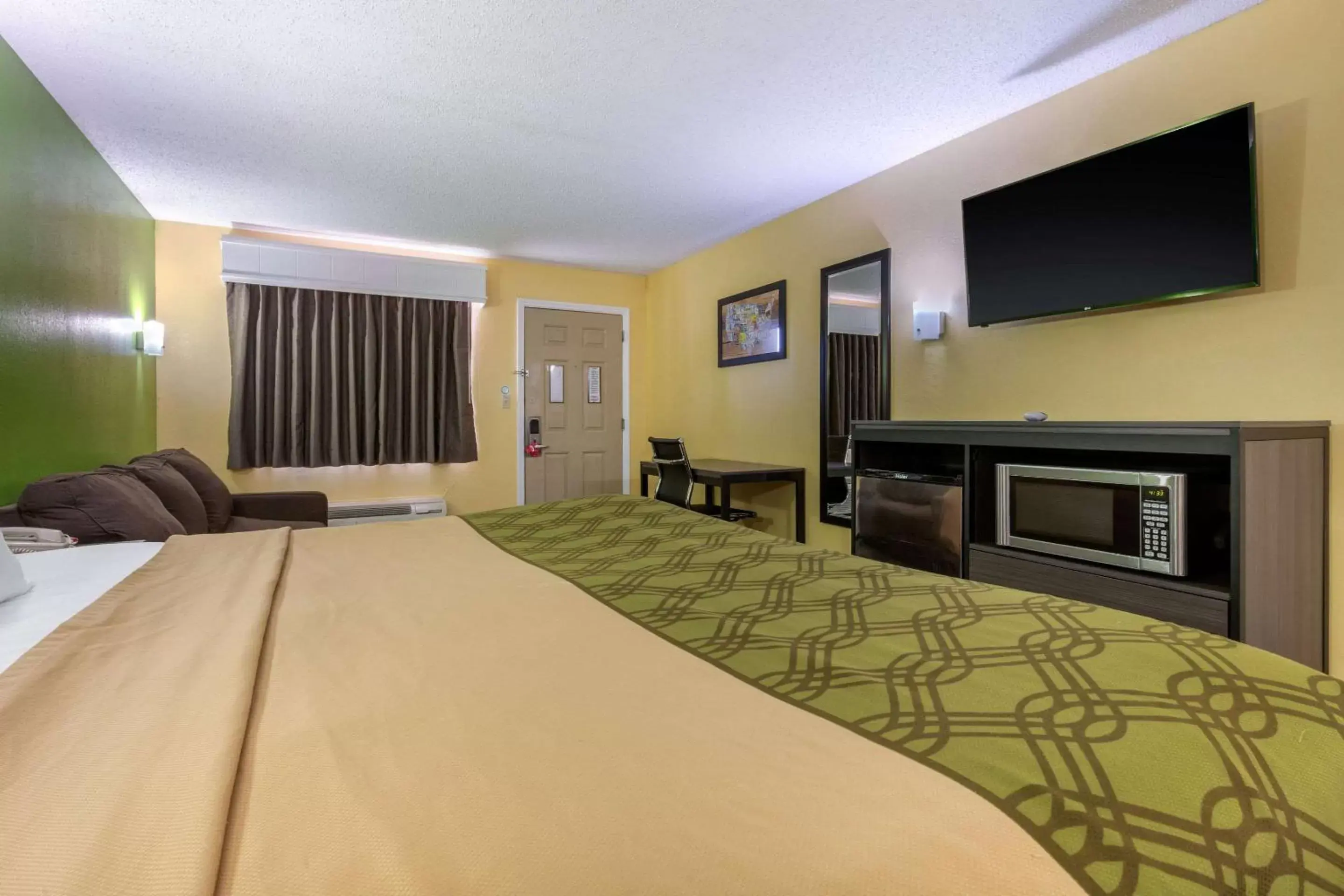 Photo of the whole room in Econo Lodge Nashville Airport East