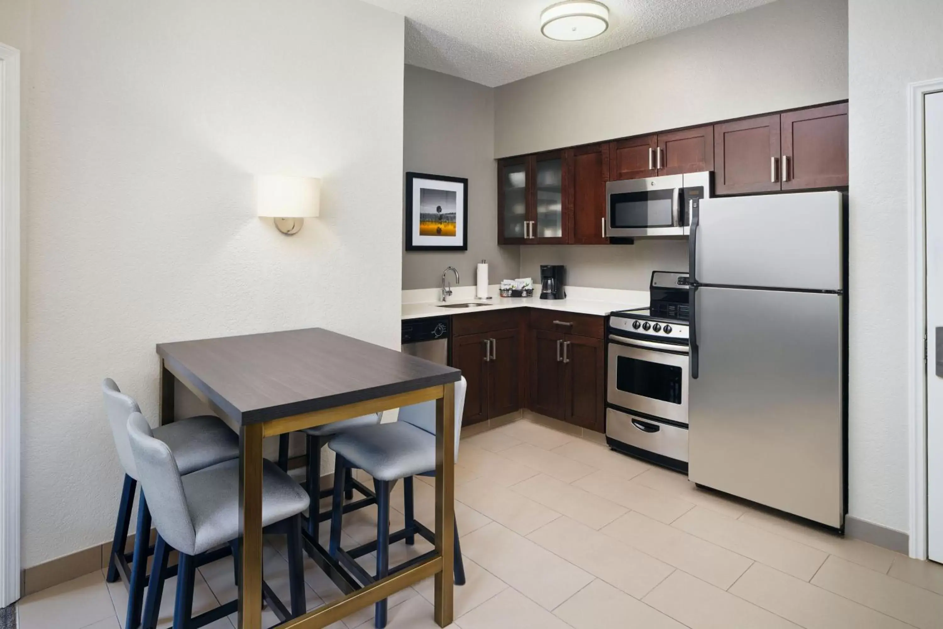 Bedroom, Kitchen/Kitchenette in Residence Inn Fort Lauderdale Plantation