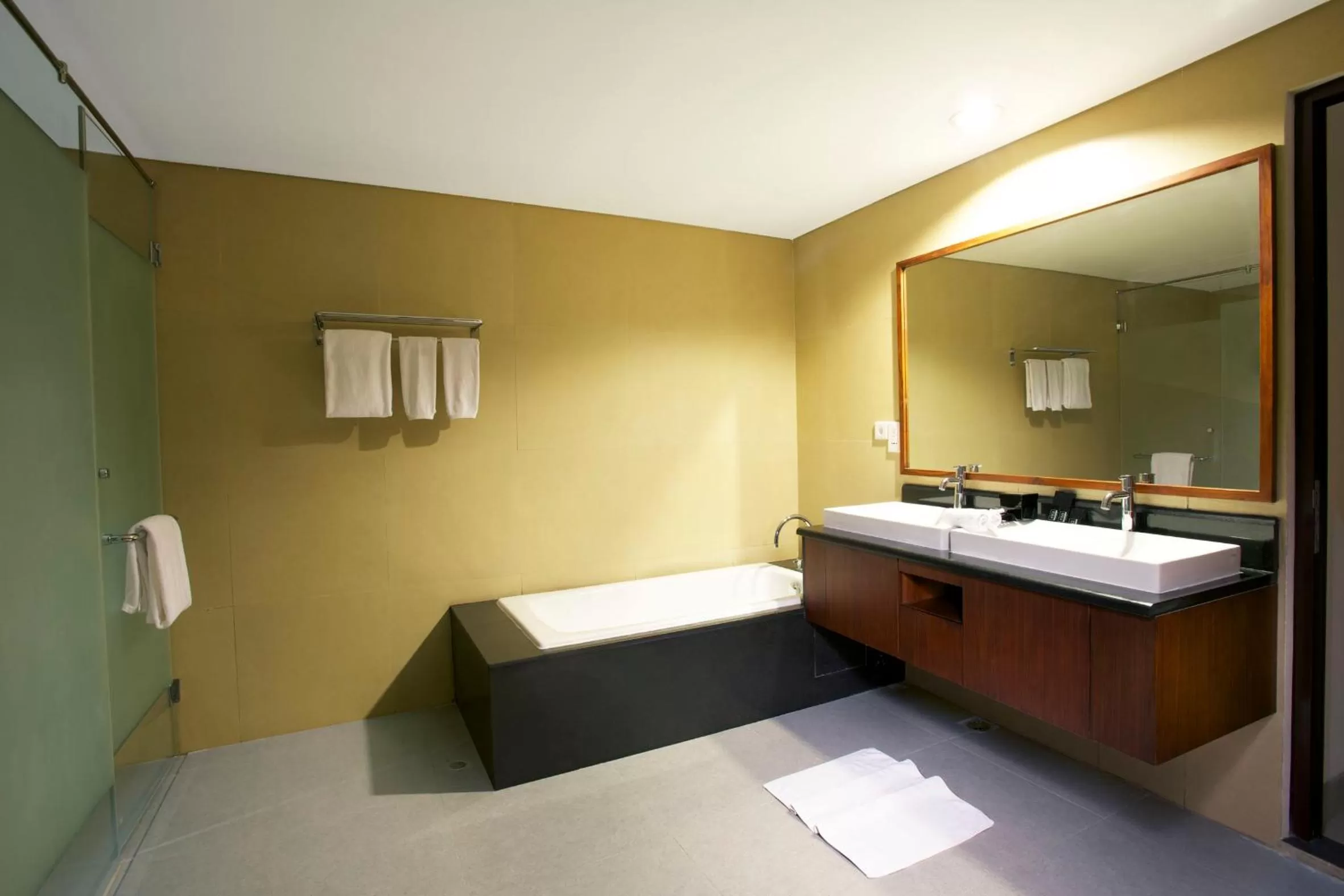 Bathroom, Bed in Hotel Neo+ Green Savana Sentul City