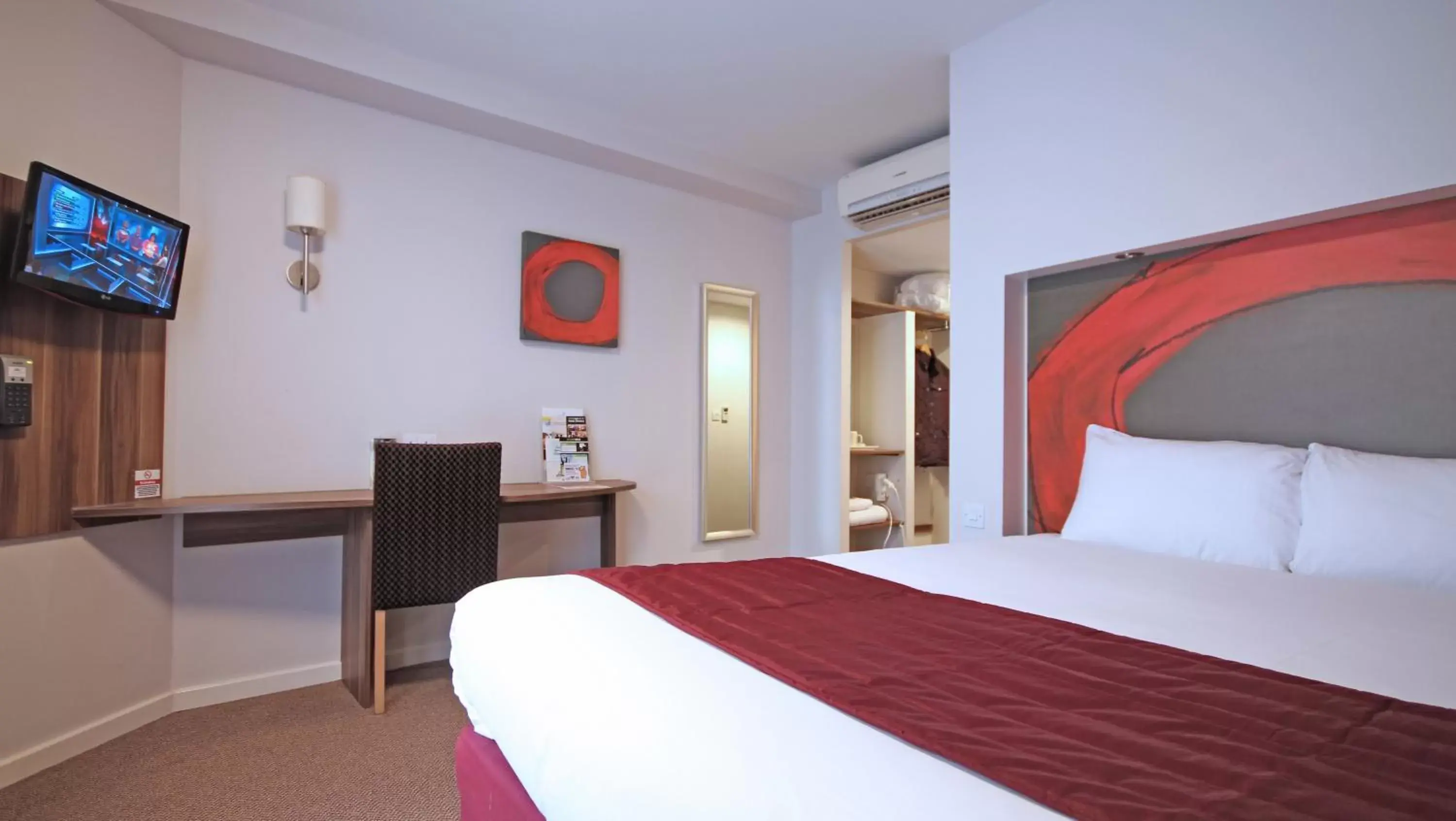 Bed in Ramada London Stansted Airport