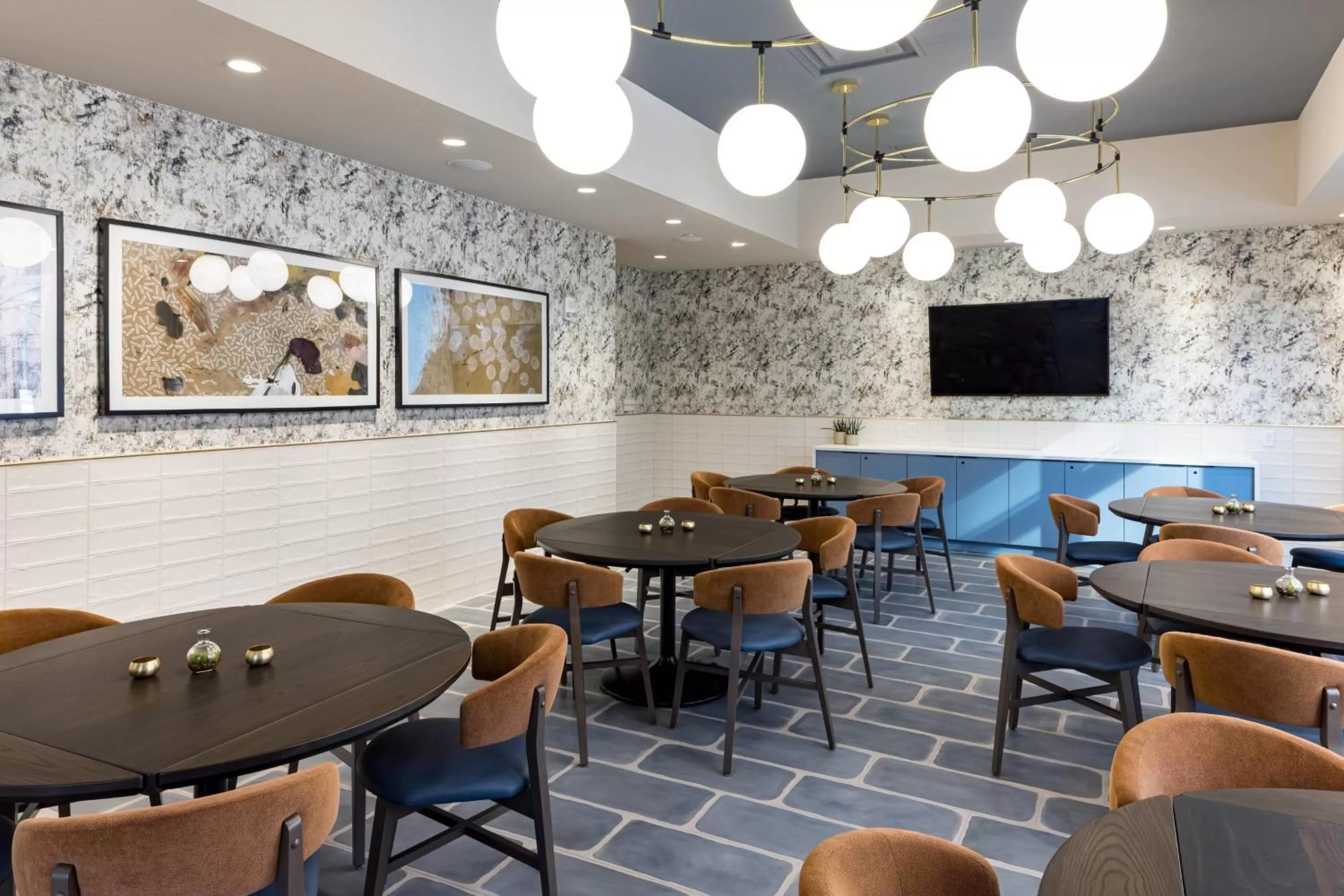 Restaurant/places to eat in Richmond Marriott