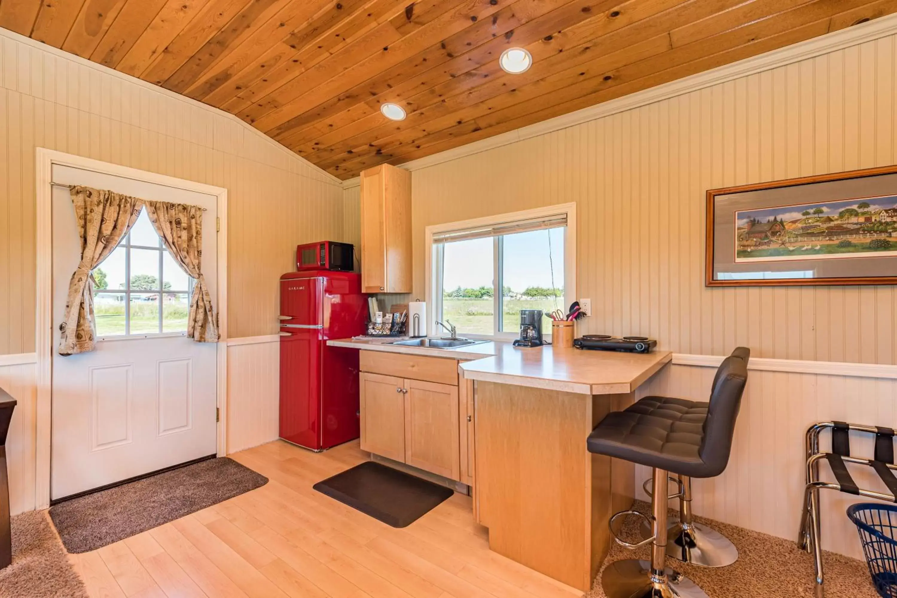 Kitchen or kitchenette, Kitchen/Kitchenette in Juan de Fuca Cottages