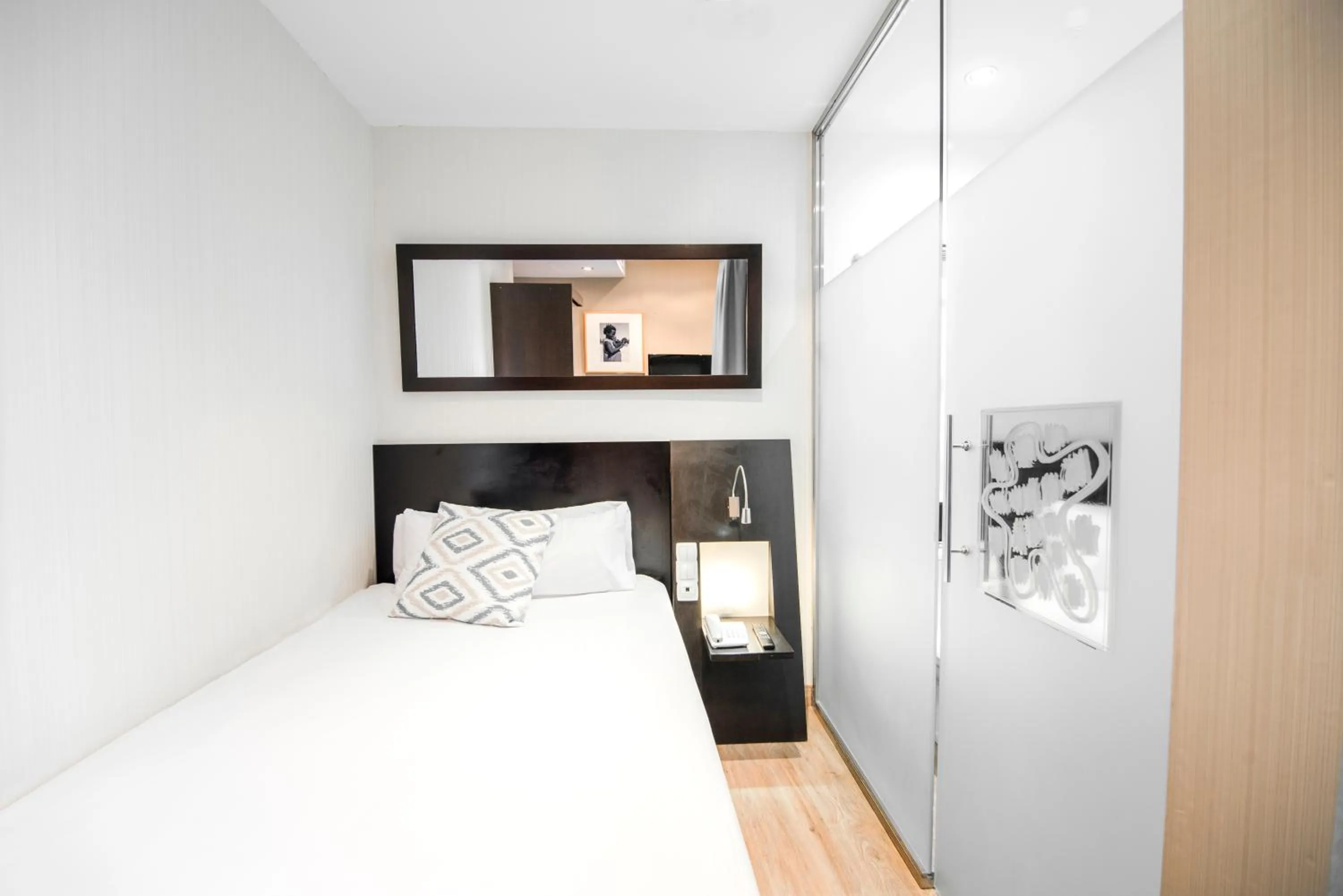 Single Room in Petit Palace Plaza de la Reina