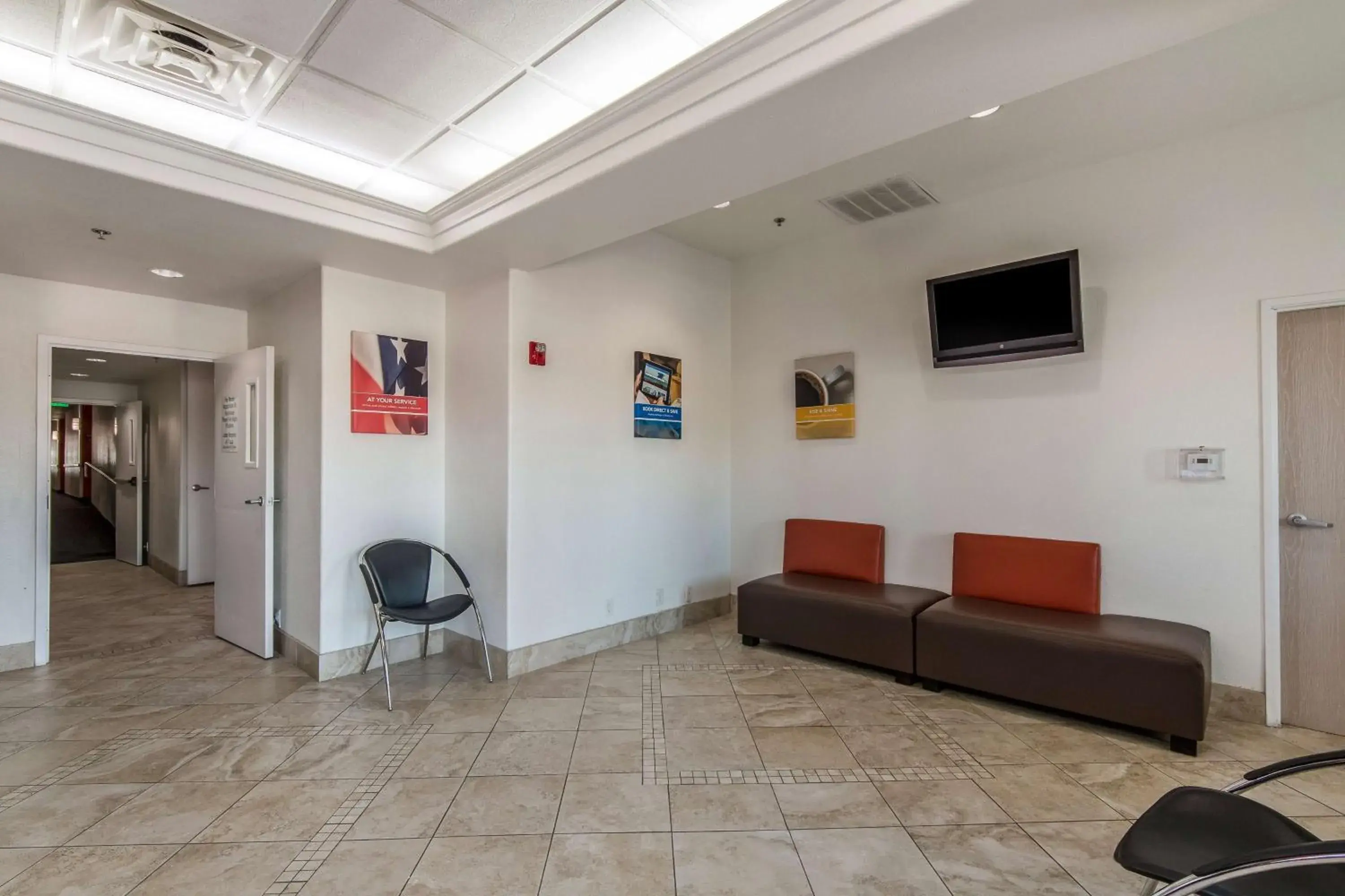 Lobby or reception in Motel 6 San Antonio, TX - Downtown - Alamo Dome