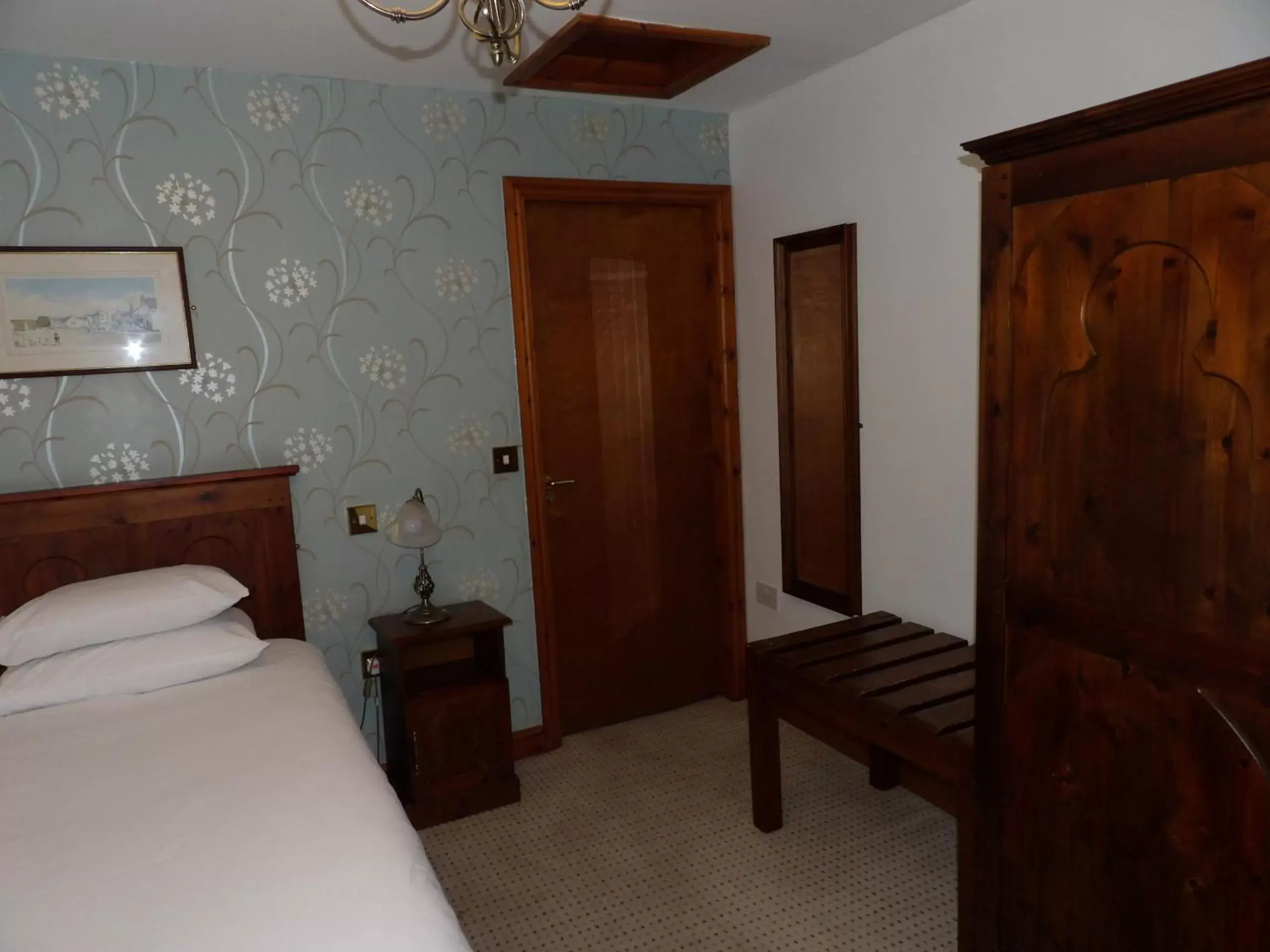 Standard Single Room - single occupancy in The Bull Hotel