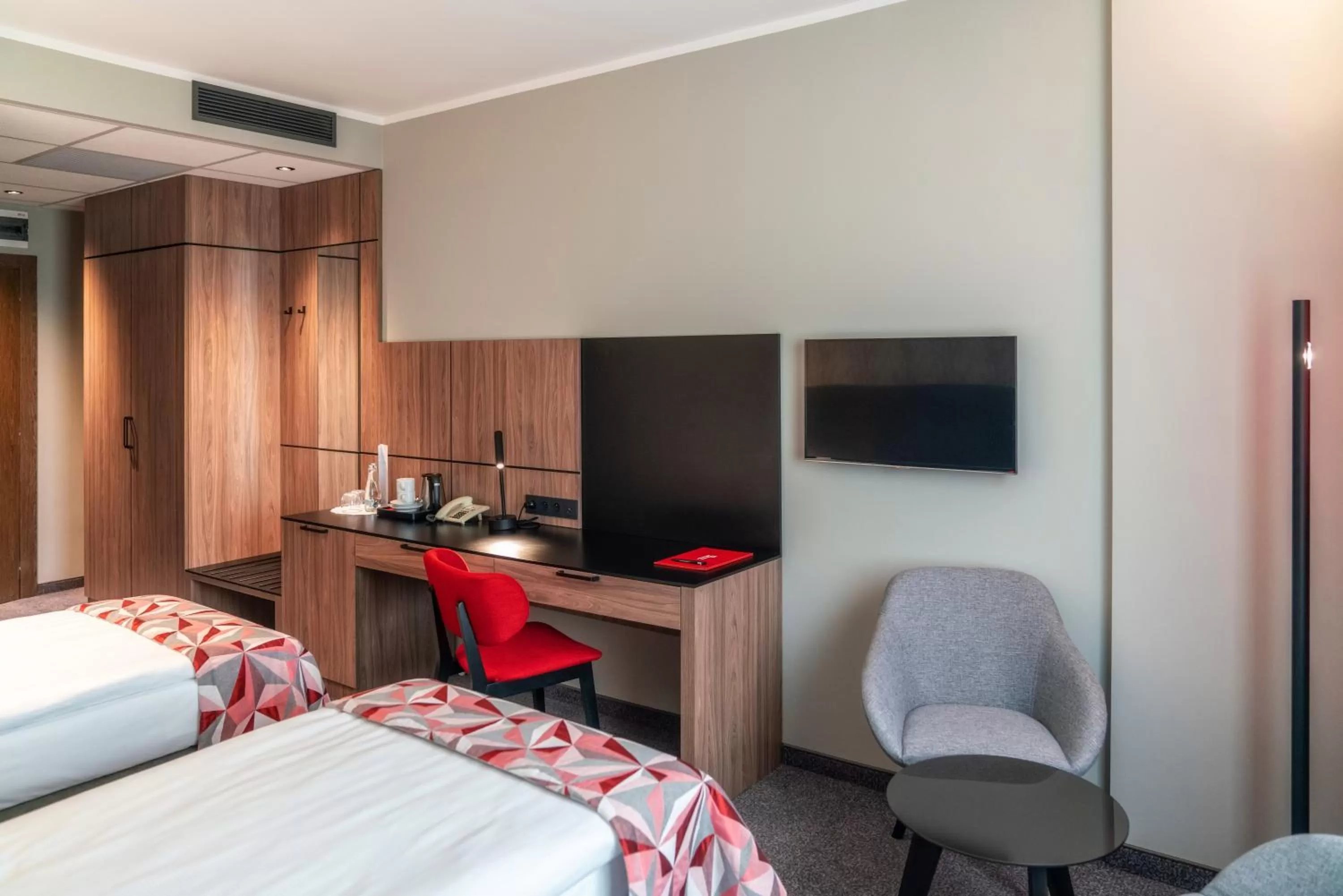 Bedroom, Bed in HP Park Plaza