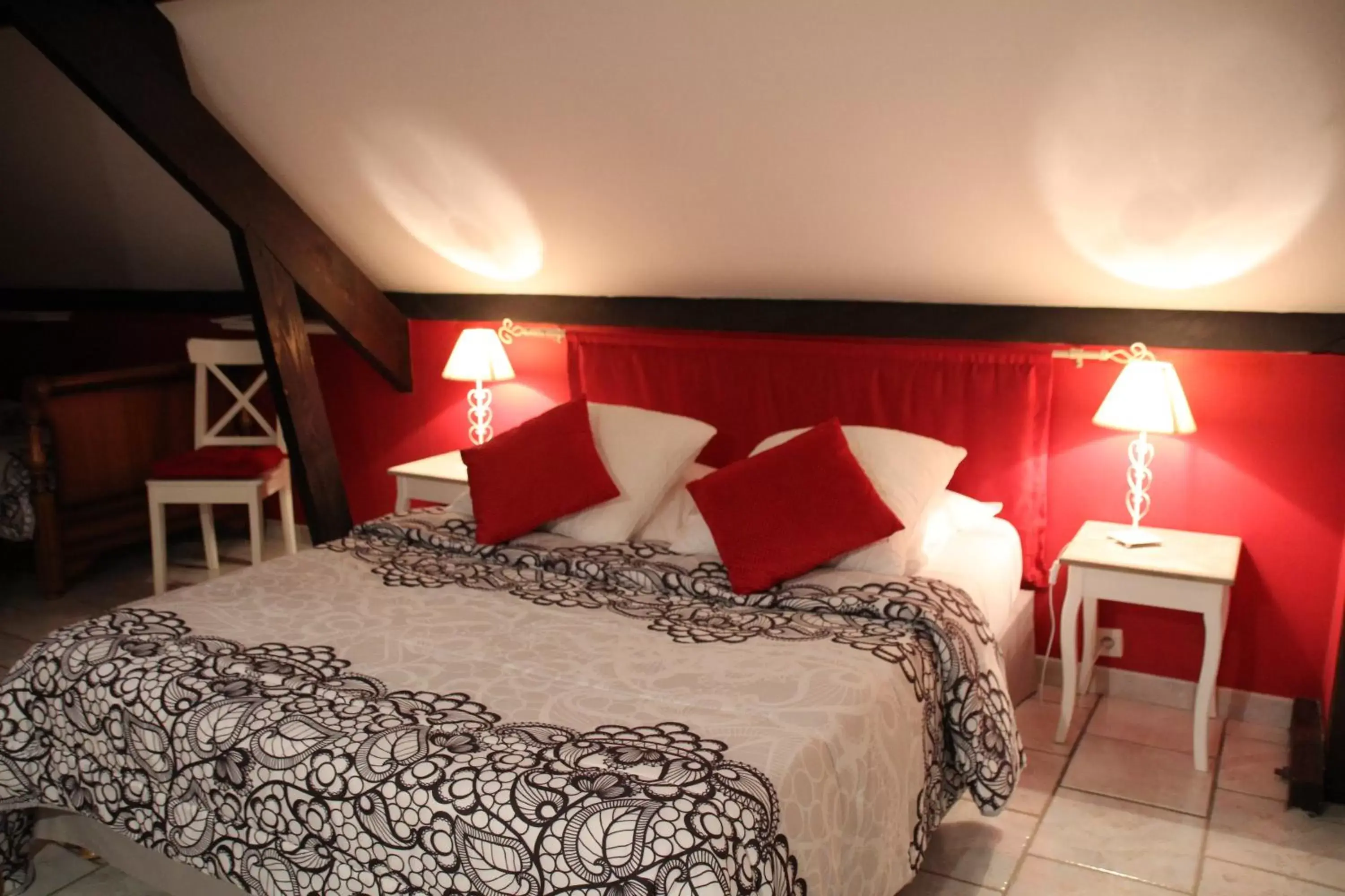 Photo of the whole room, Bed in La Rose des Vents