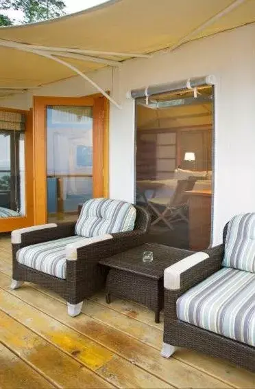 Balcony/Terrace, Bed in Rockwater Secret Cove Resort