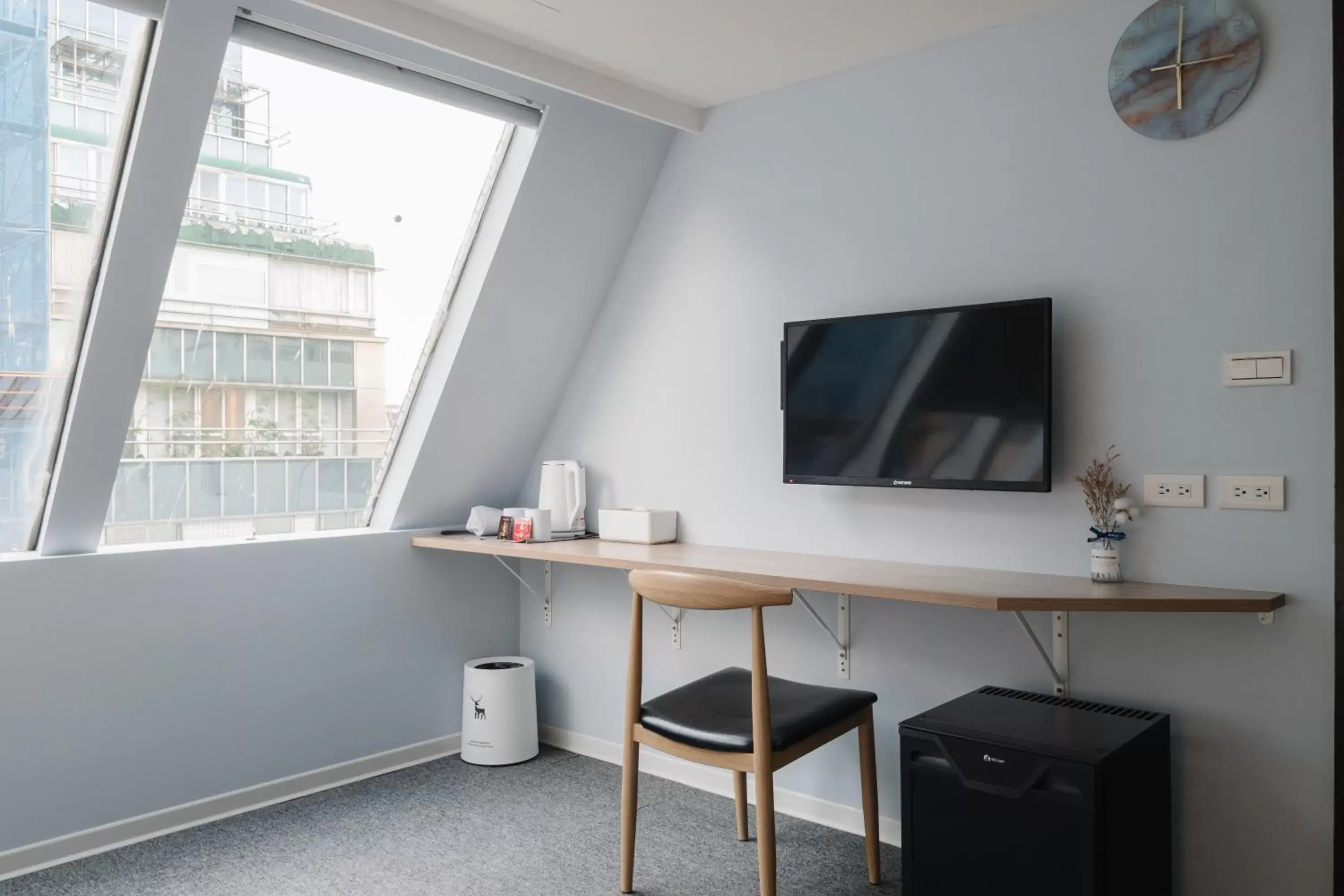 Seating area, TV/Entertainment Center in Hotel attic