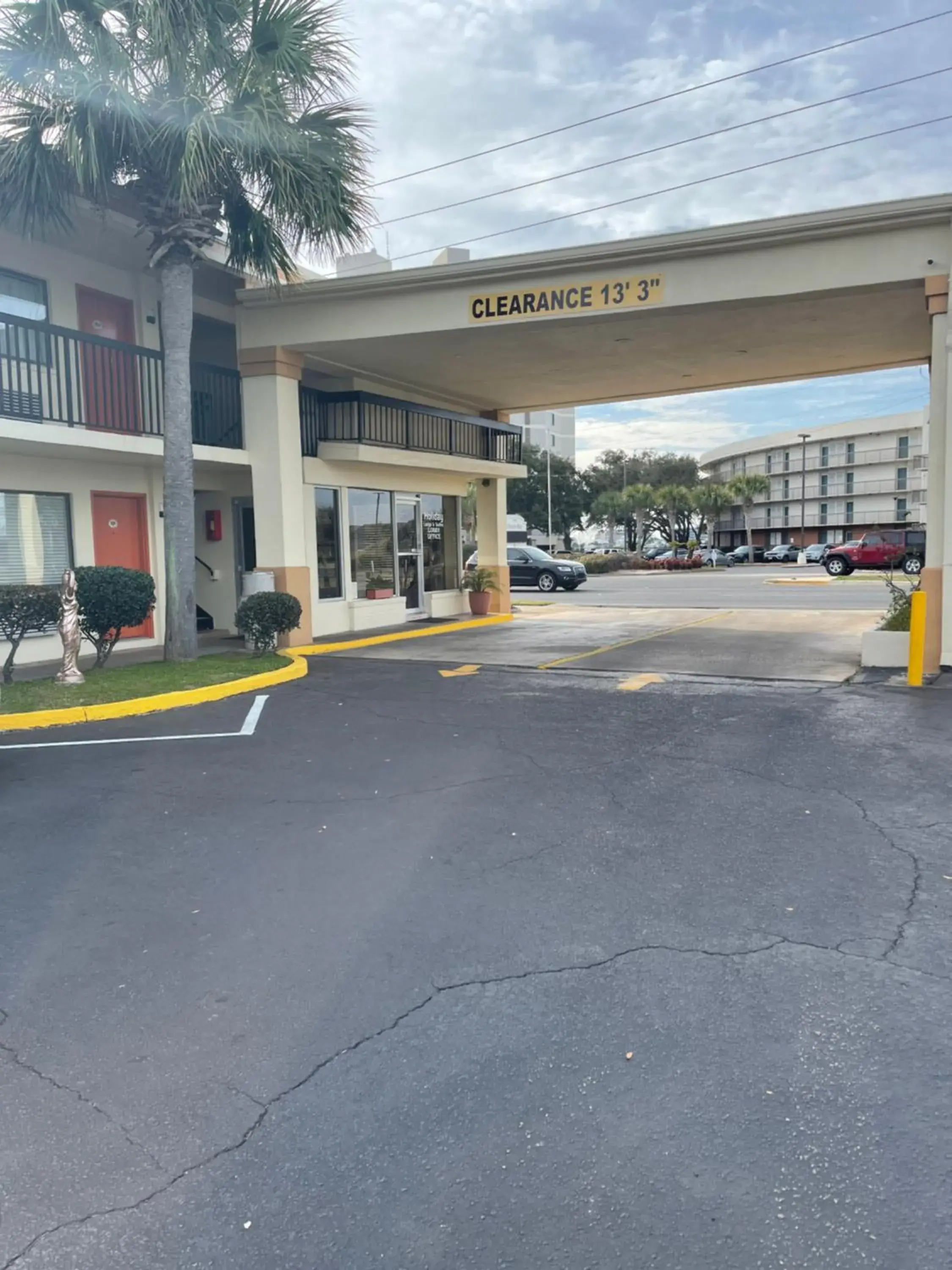 Property Building in Hole Inn the Wall Hotel - Sunset Plaza - Fort Walton Beach