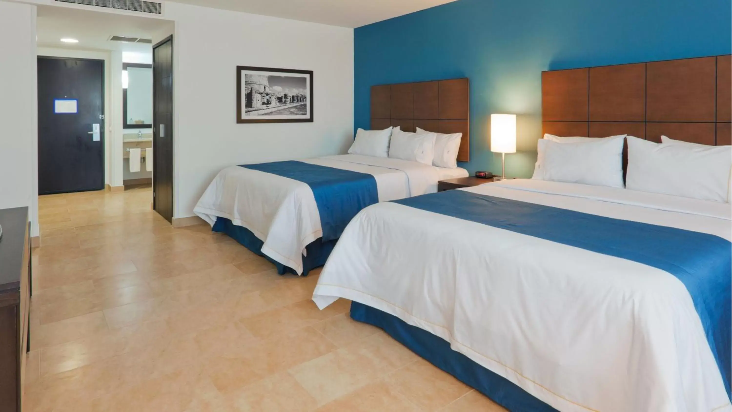 Photo of the whole room, Bed in Holiday Inn Express Mérida, an IHG Hotel