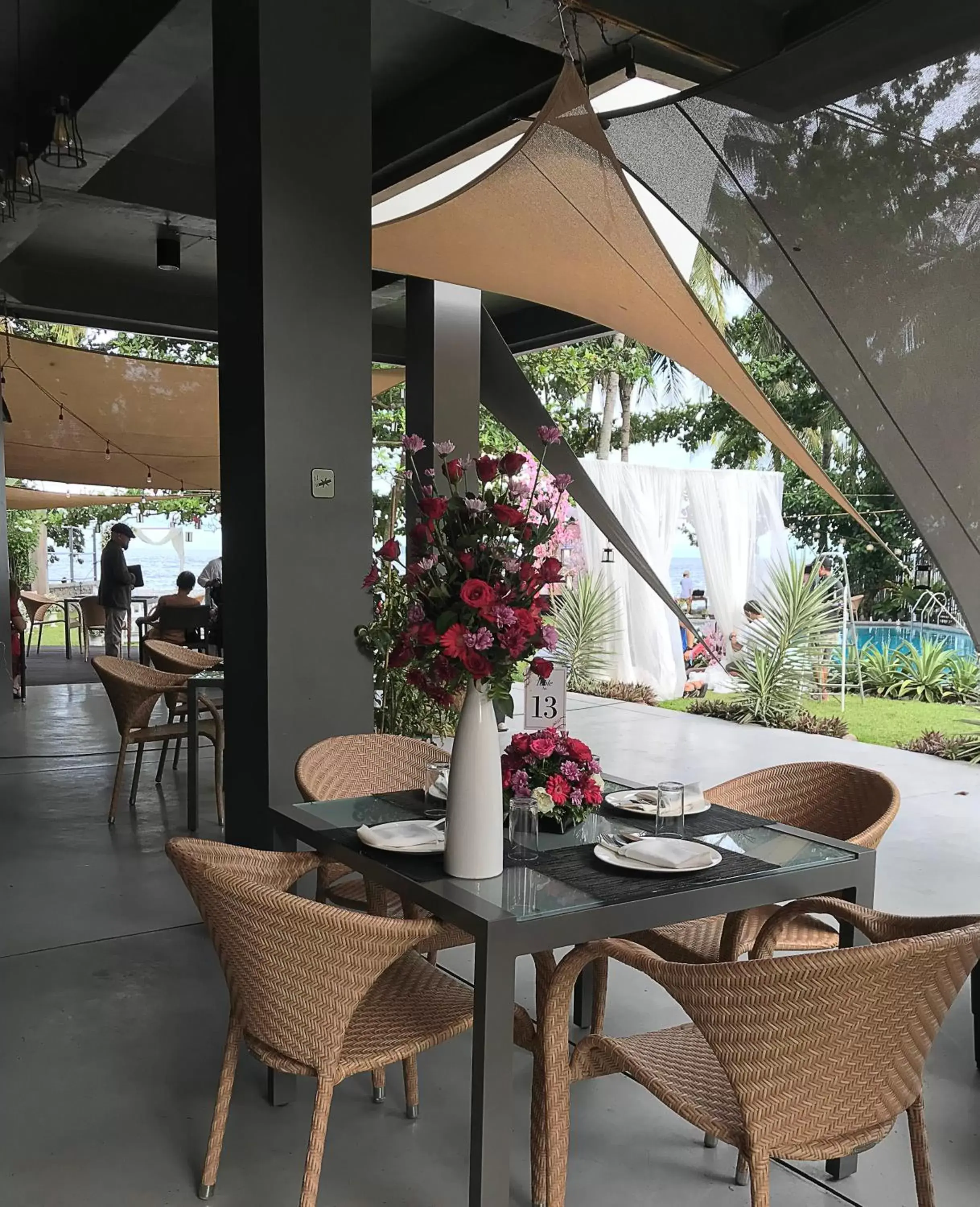 Restaurant/Places to Eat in Mahi Mahi Dive Resort