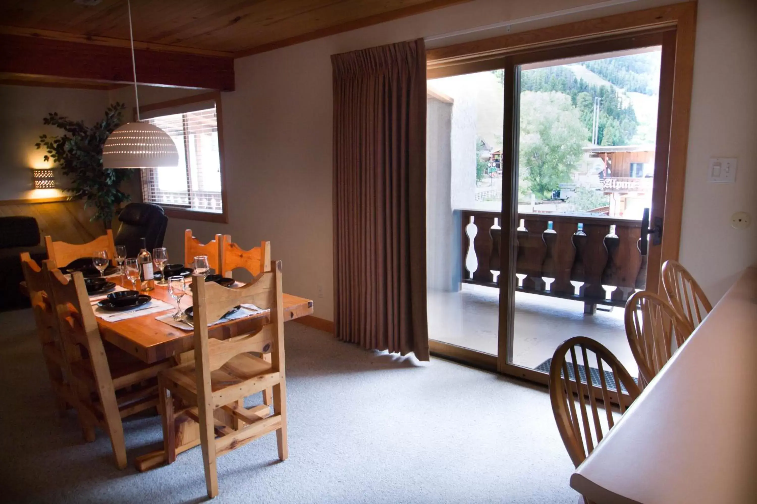 Balcony/Terrace, Dining Area in Sitzmark Sports Lodge