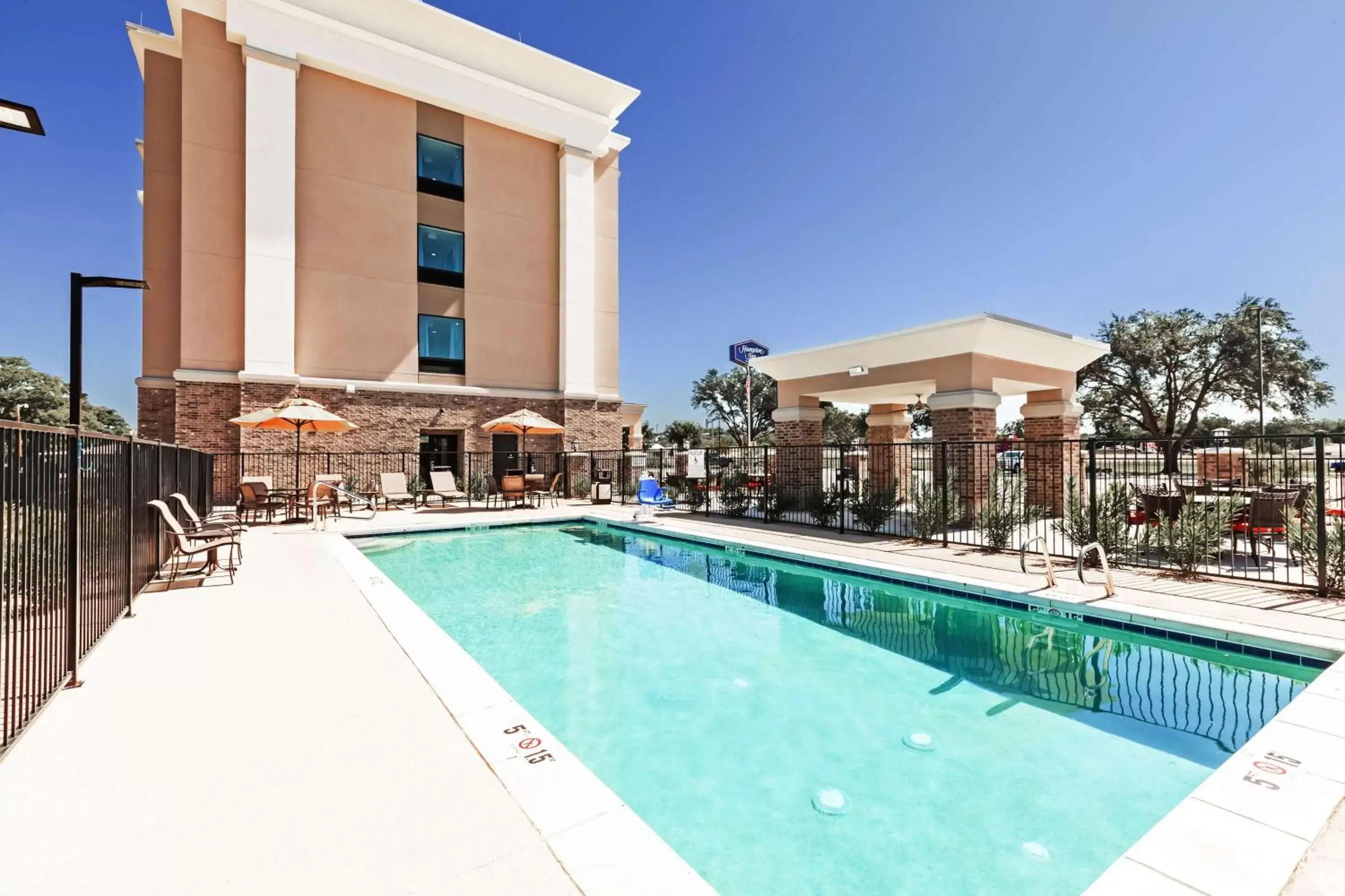 Pool view in Hampton Inn Ozona Pool view in Hampton Inn Ozona