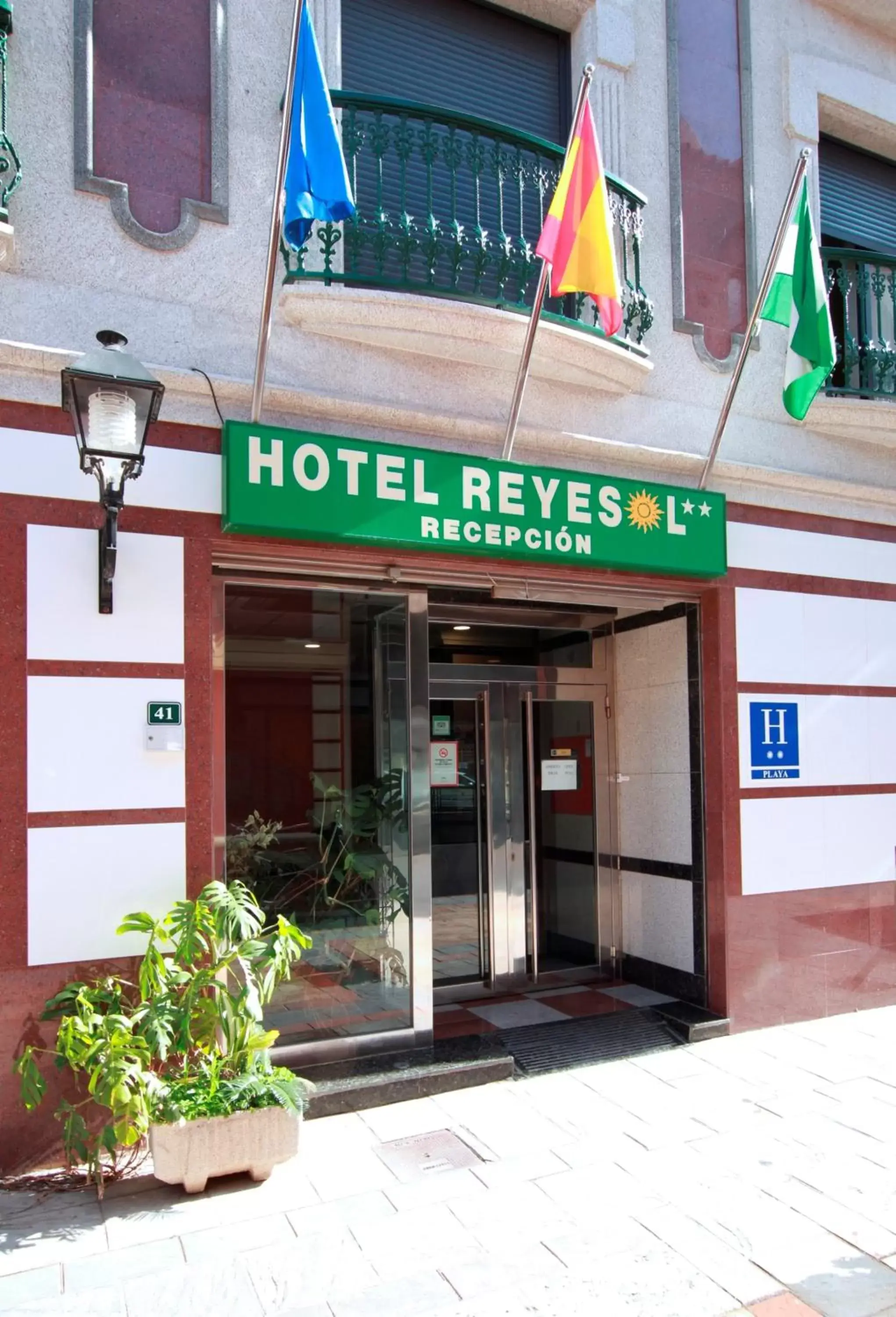 Facade/entrance in Hotel Reyesol