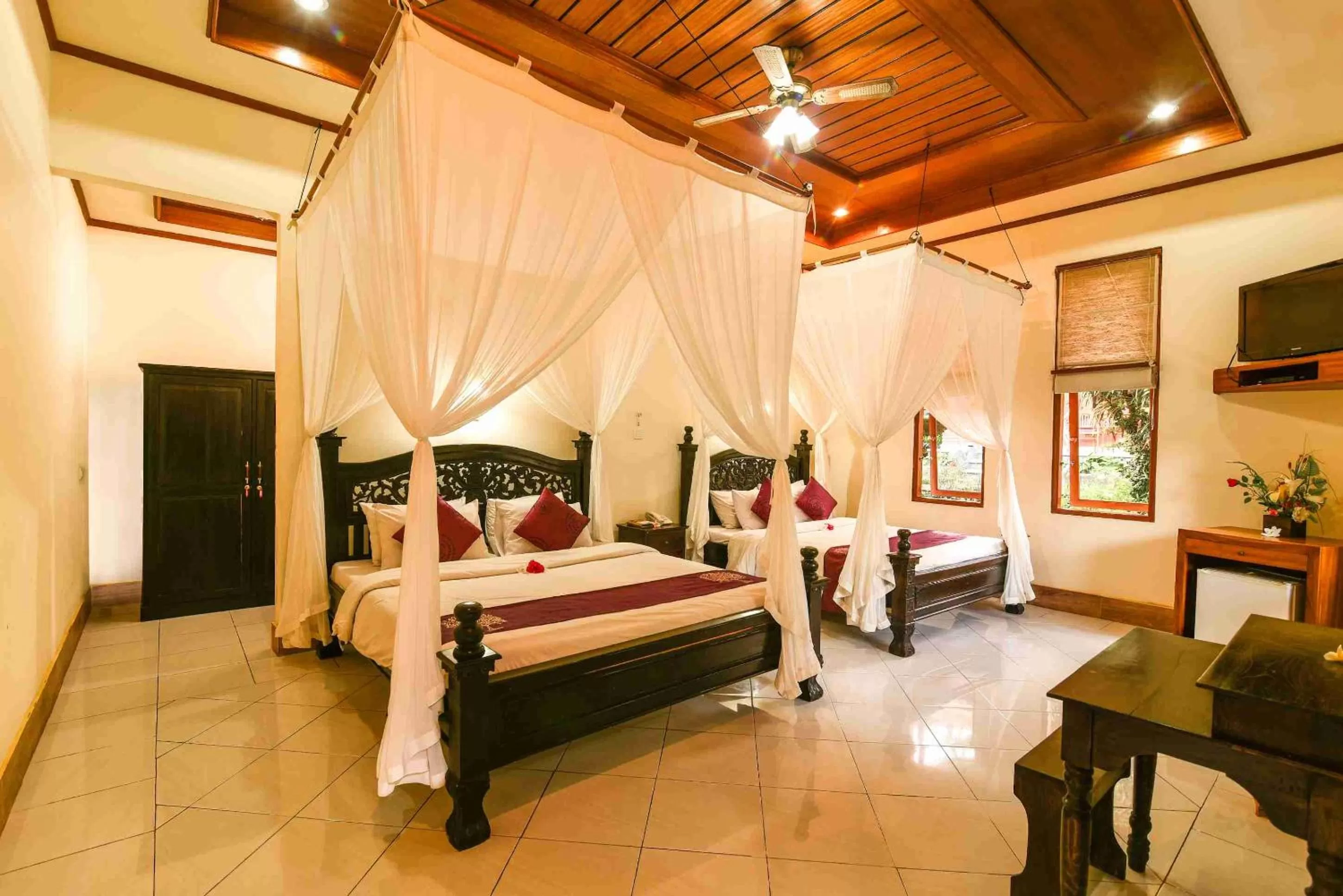 Bedroom, Bed in Nick's Pension