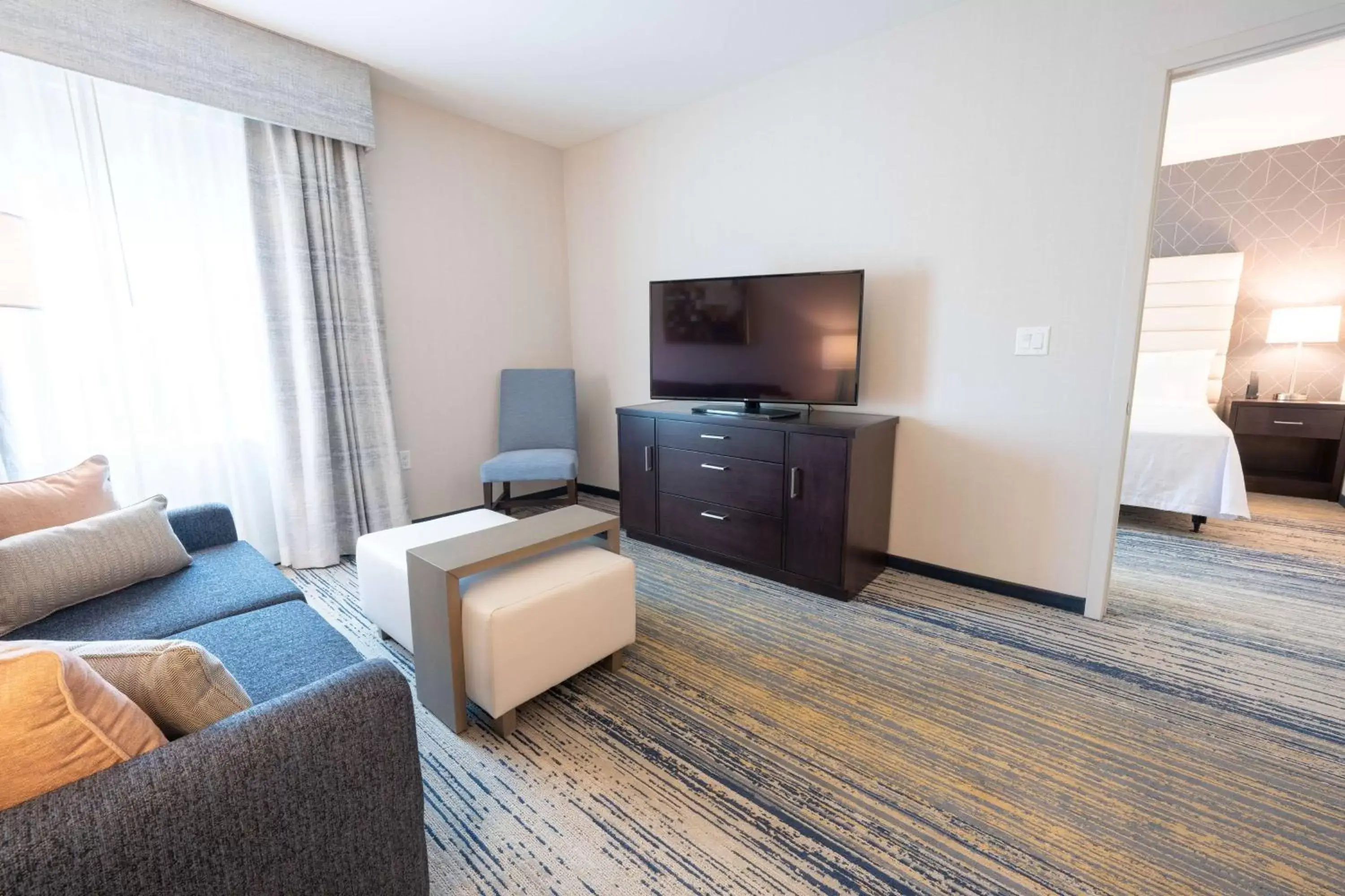 Bedroom, TV/Entertainment Center in Homewood Suites By Hilton Sunnyvale-Silicon Valley, Ca