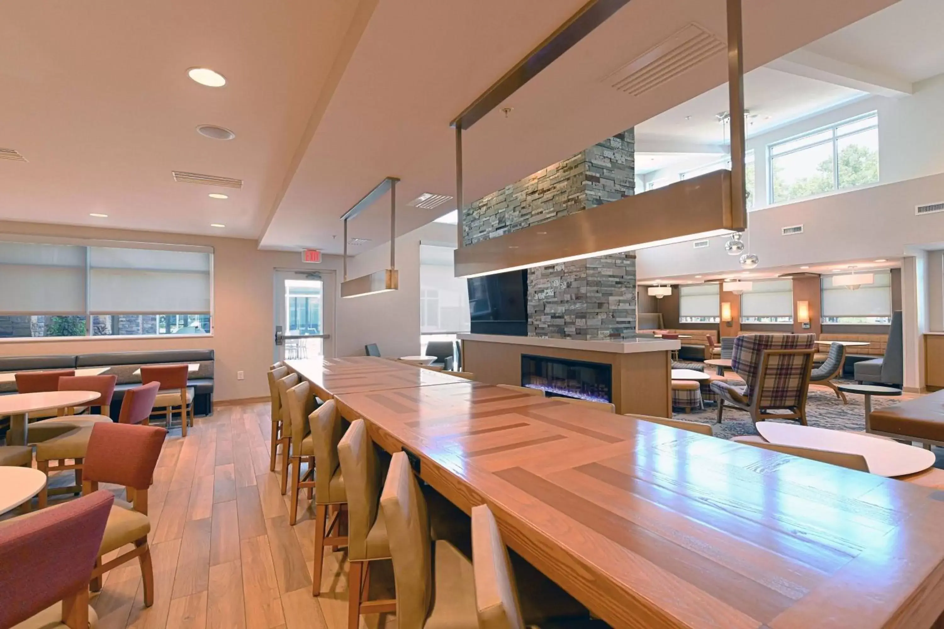 Lobby or reception, Restaurant/Places to Eat in Residence Inn Richmond