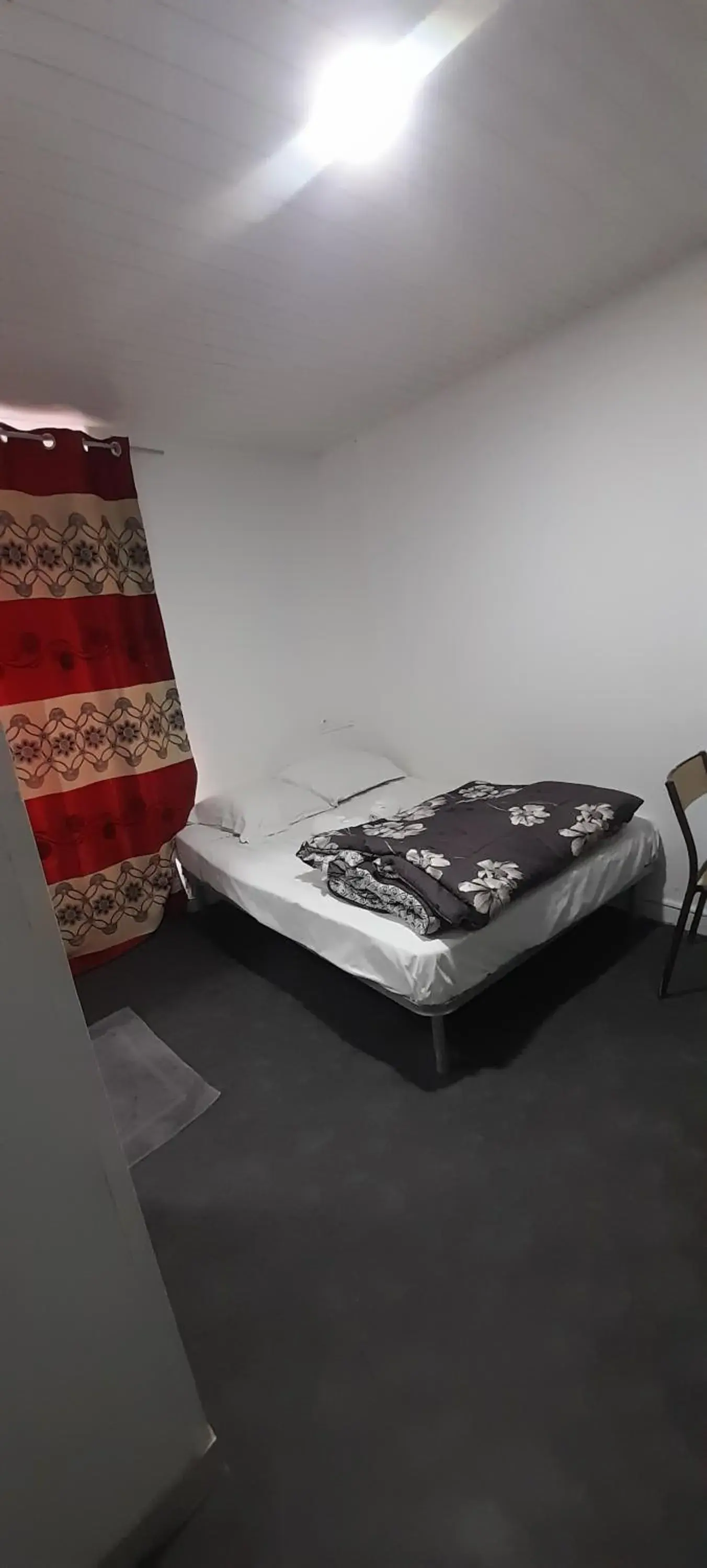 Photo of the whole room, Bed in Hôtel des Andelys