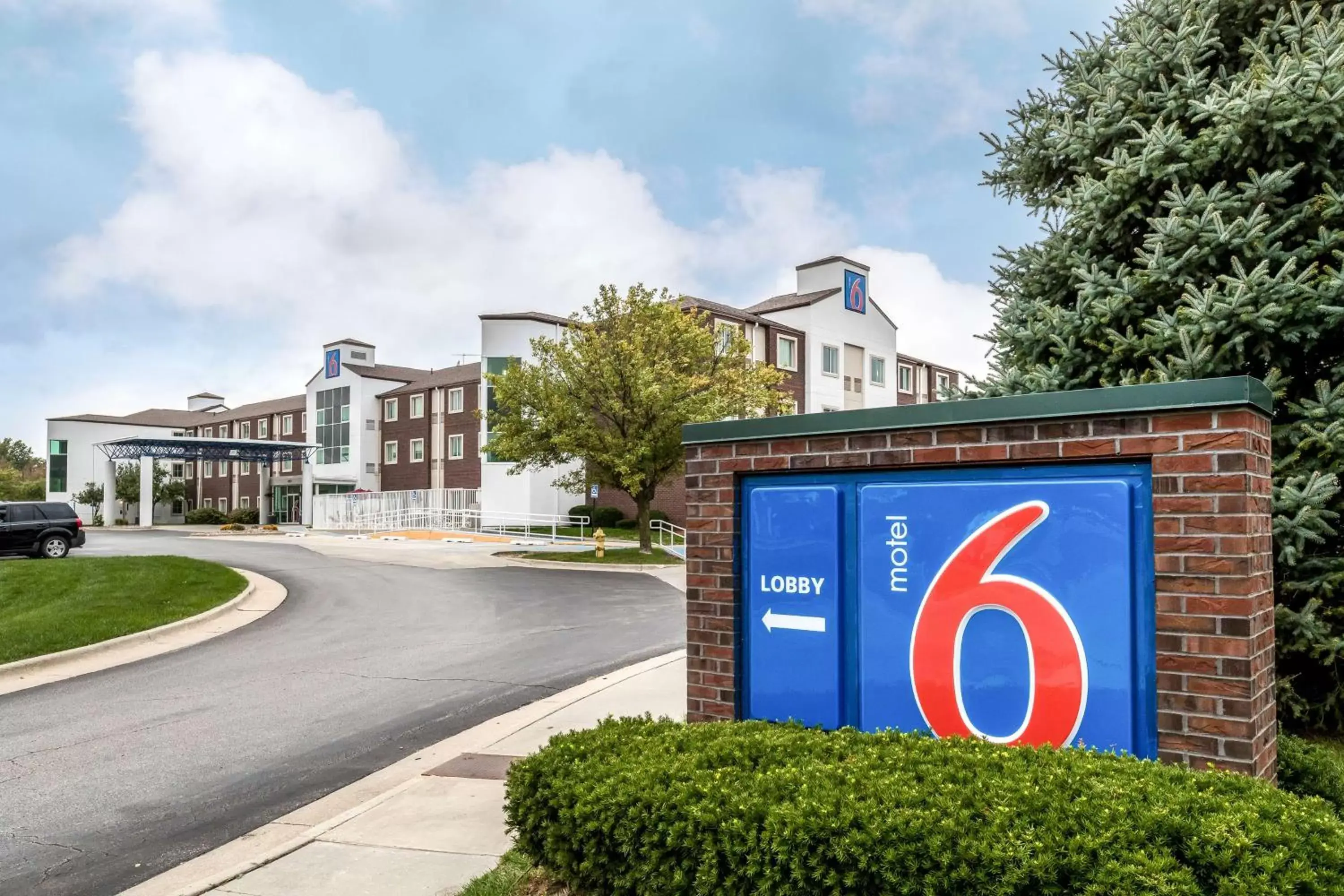 Property building in Motel 6-West Des Moines, IA