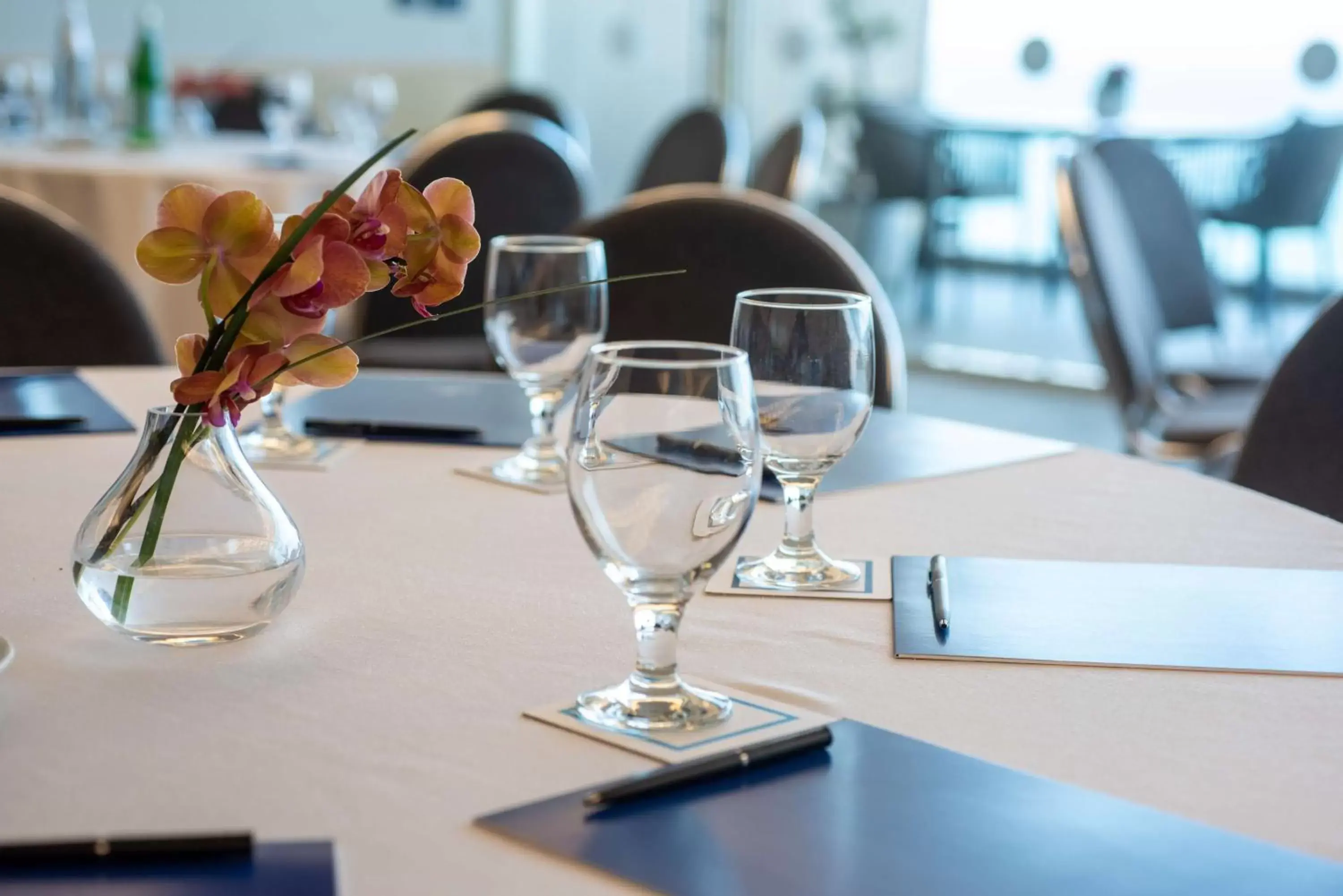 Meeting/conference room, Restaurant/Places to Eat in Hilton Tel Aviv Hotel