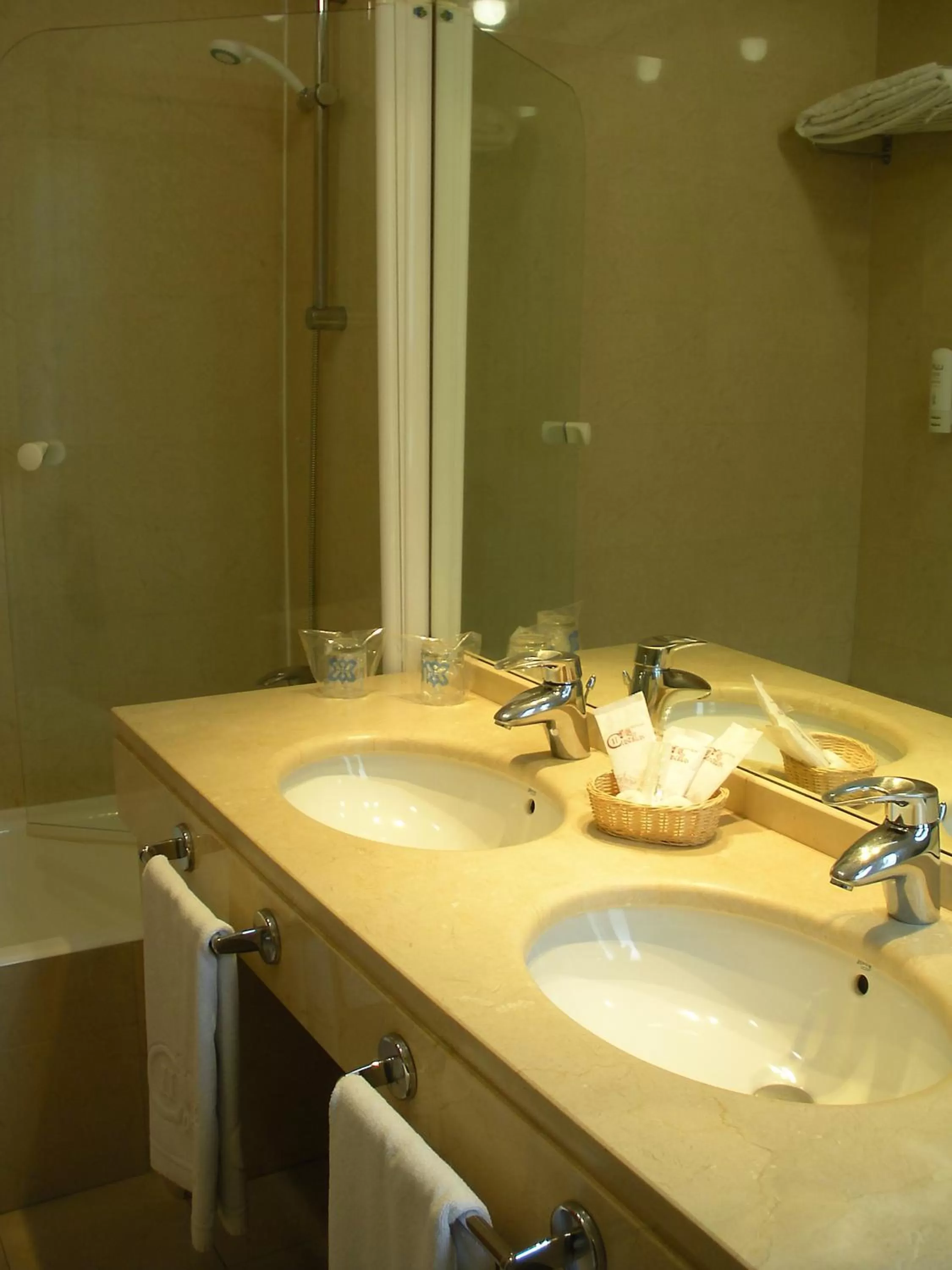 Bathroom in II Castillas Madrid