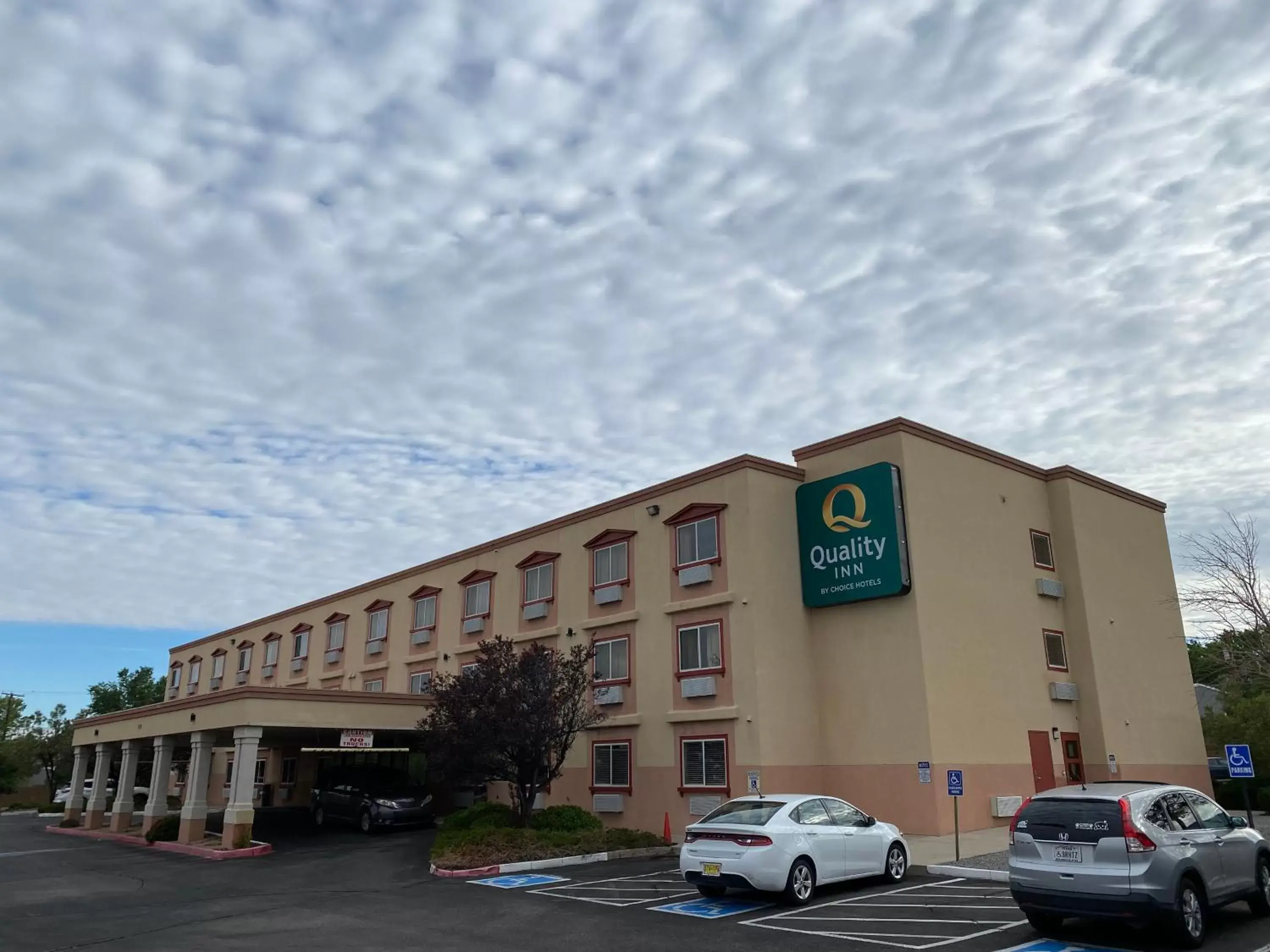 Property Building in Quality Inn Albuquerque East I-40 Juan Tabo Exit