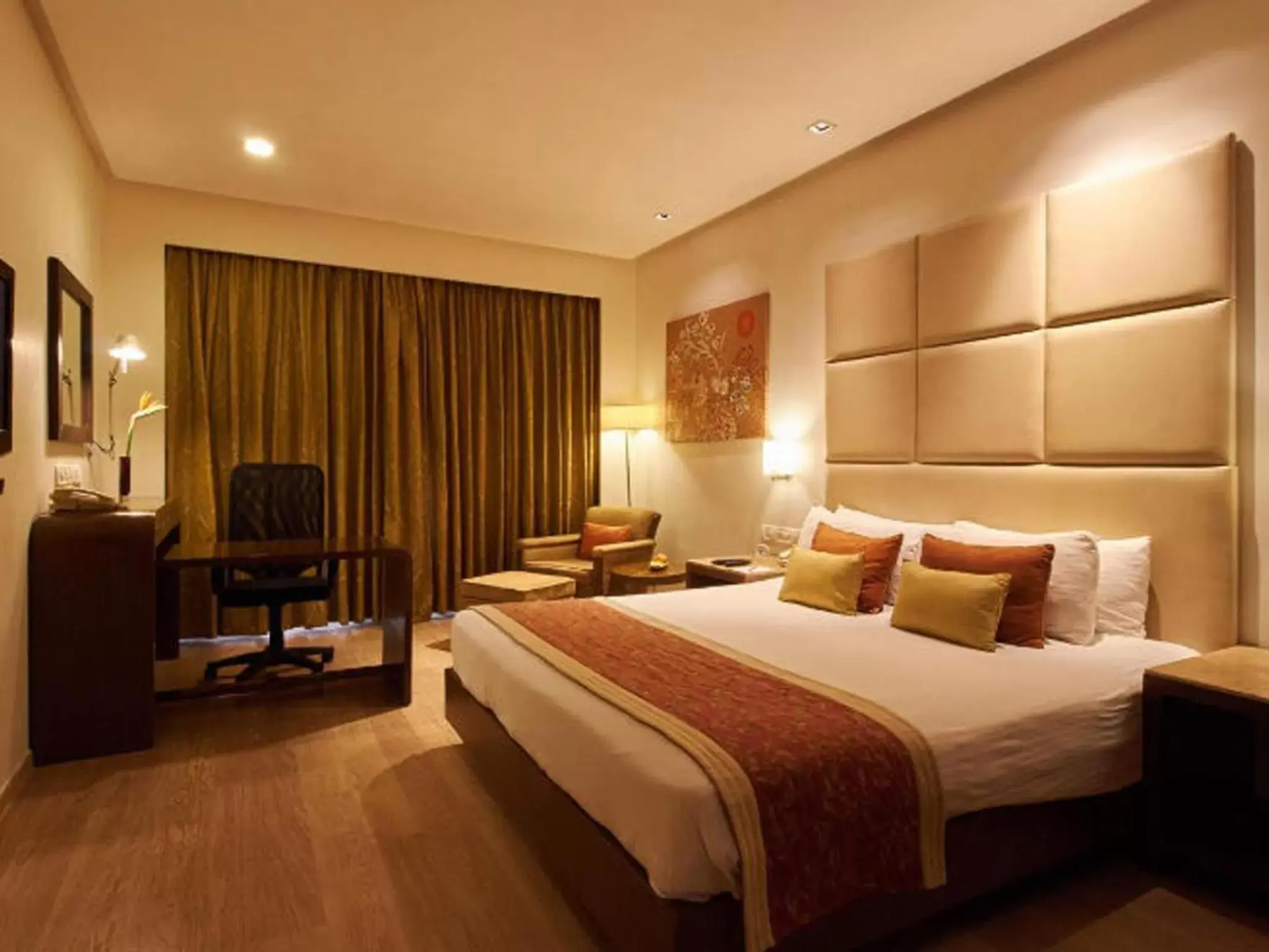 Bedroom, Bed in The Gateway Hotel Beach Road Visakhapatnam