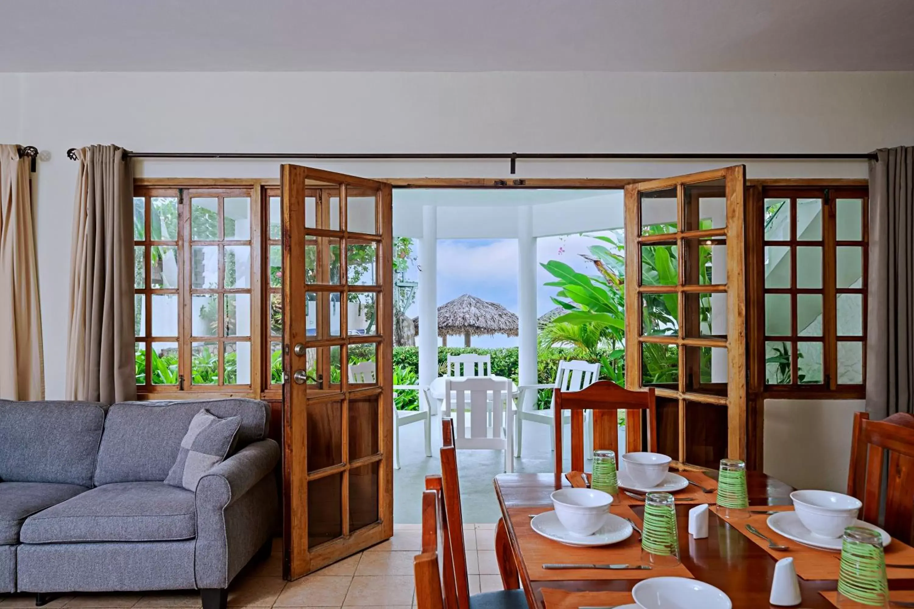 Dining area, Seating Area in Beach House Condos, Negril