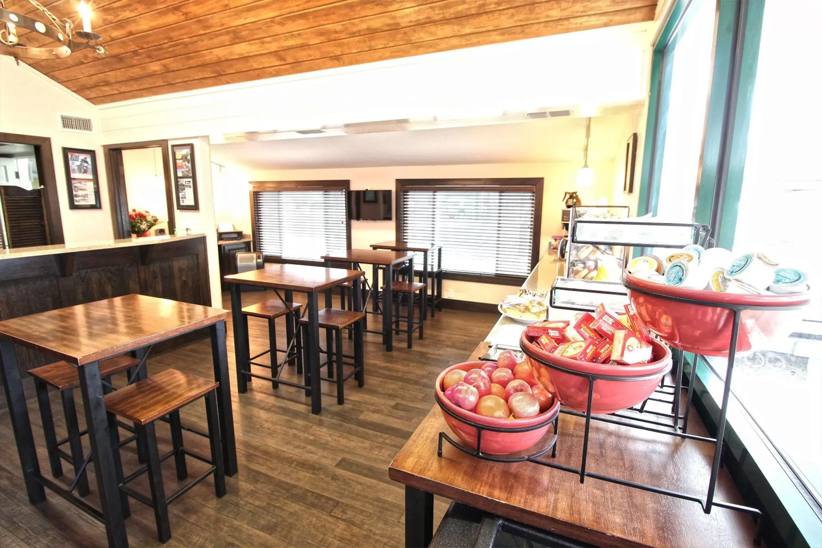 Continental breakfast, Restaurant/Places to Eat in Peach Tree Inn & Suites
