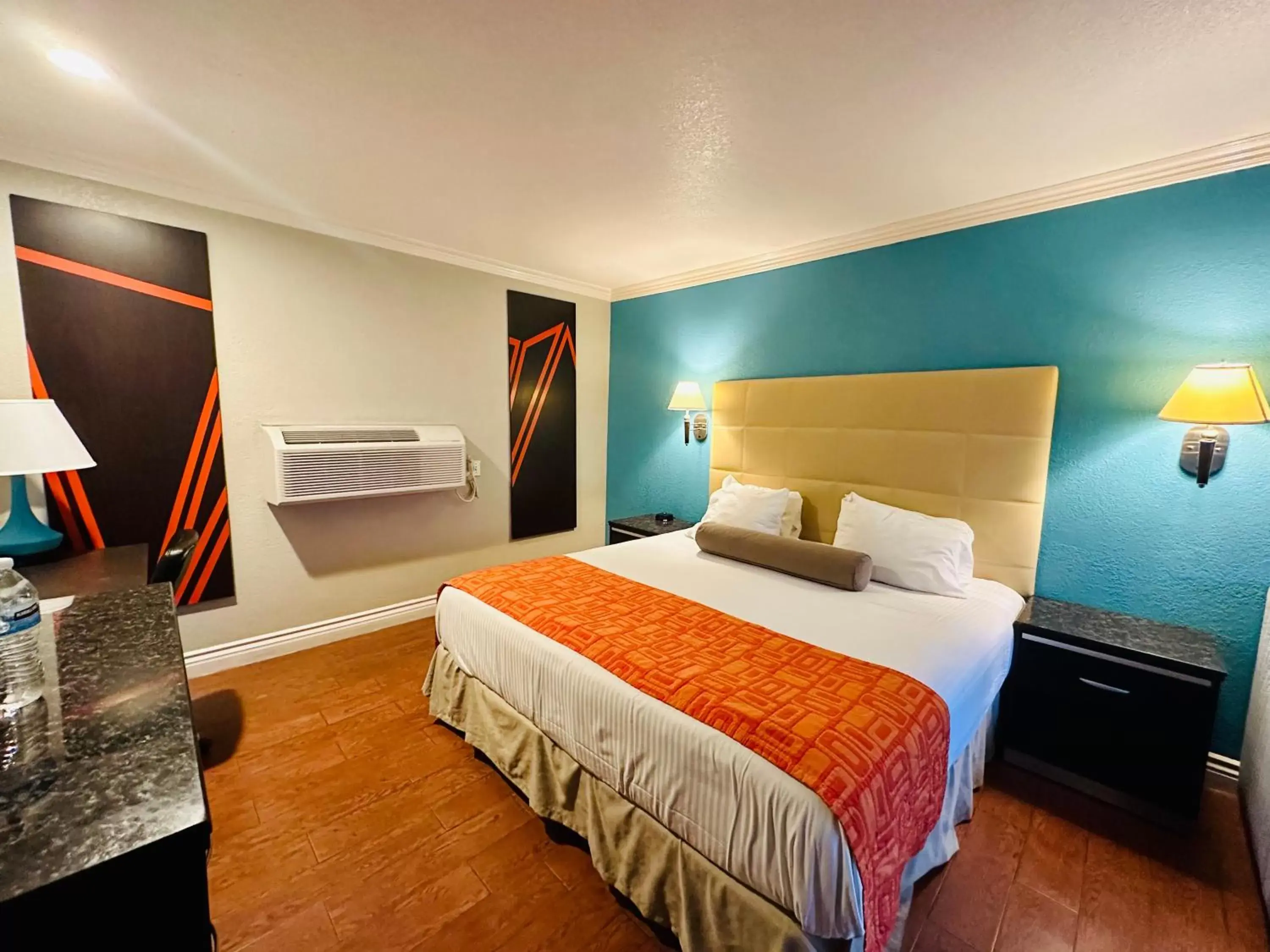 Photo of the whole room, Bed in Casa Blanca Hotel & Suites Orange