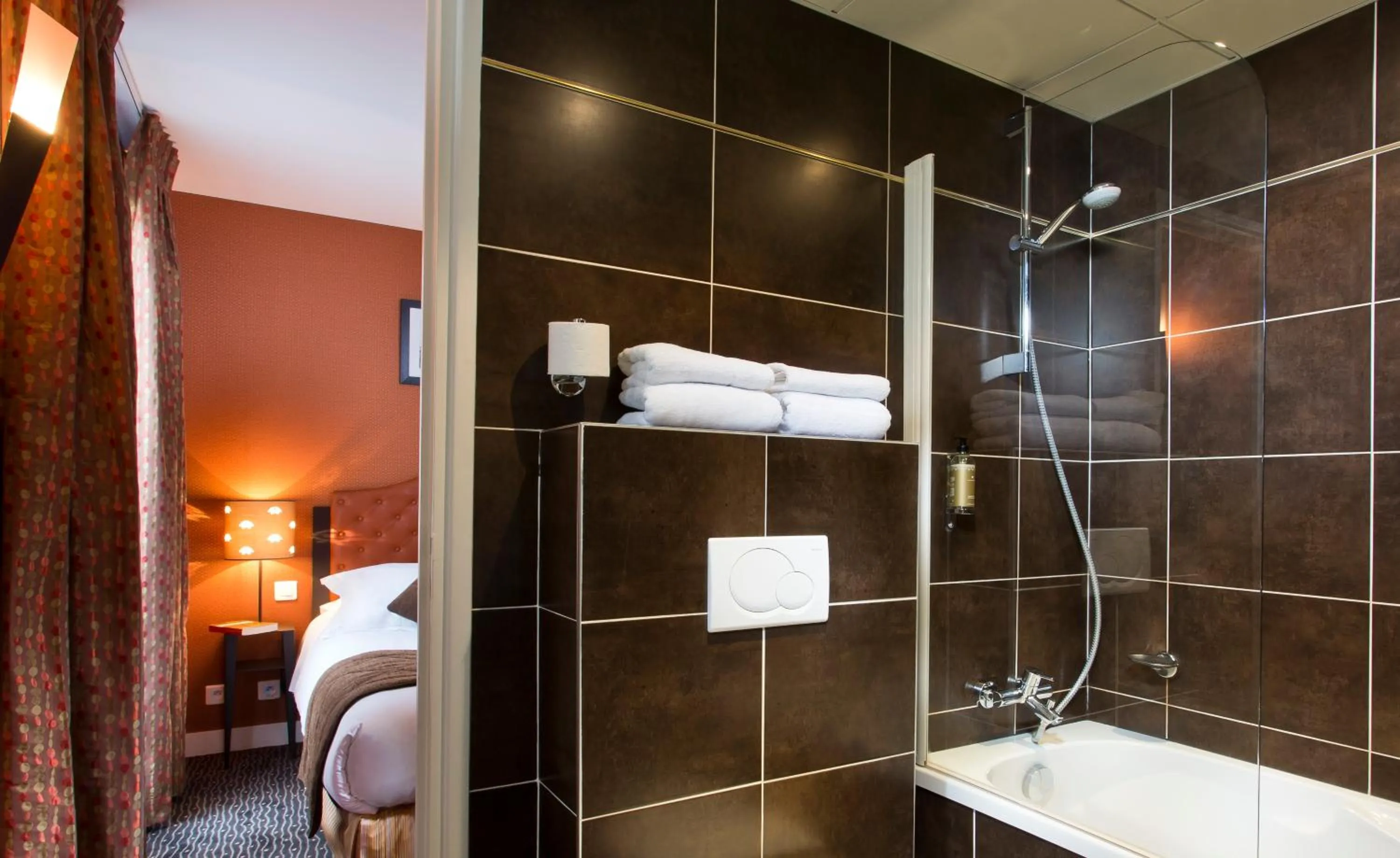 Bathroom in Hôtel Du Prince Eugène