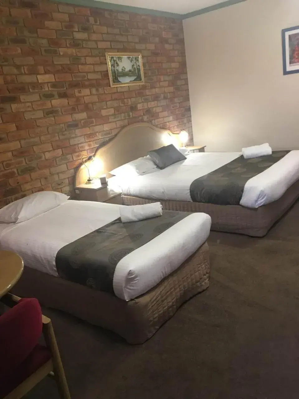 Bed in Pines Country Club Motor Inn