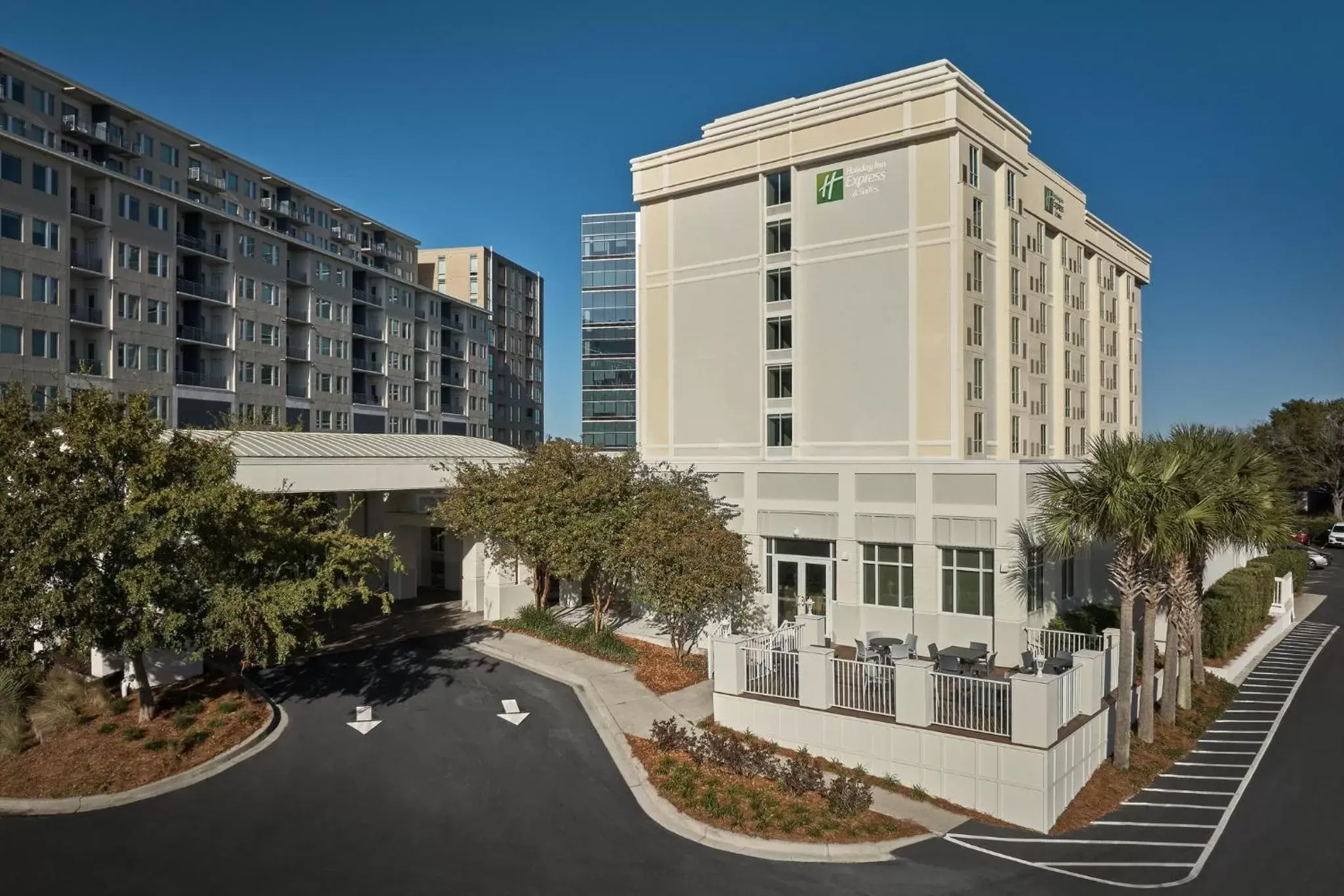 Property Building in Holiday Inn Express & Suites Charleston DWTN -Westedge, an IHG Hotel