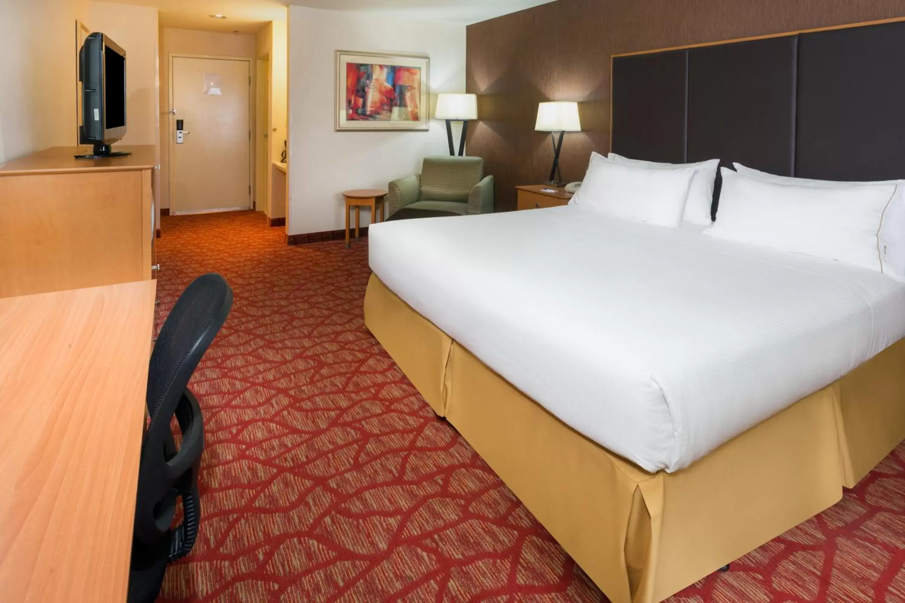 Photo of the whole room, Bed in Holiday Inn Express Grants Pass, an IHG Hotel