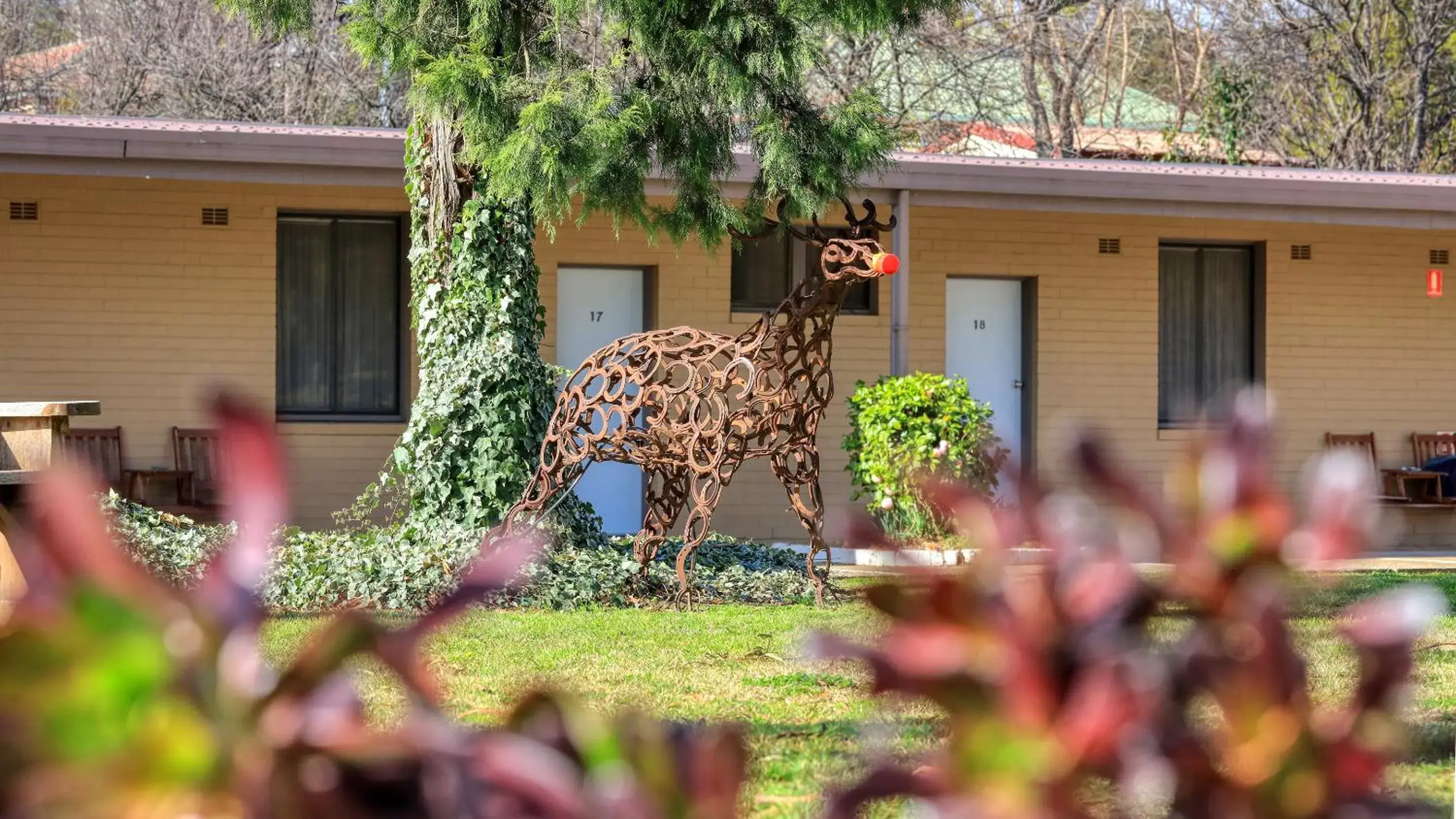 Property Building in Hamilton Hume Motor Inn