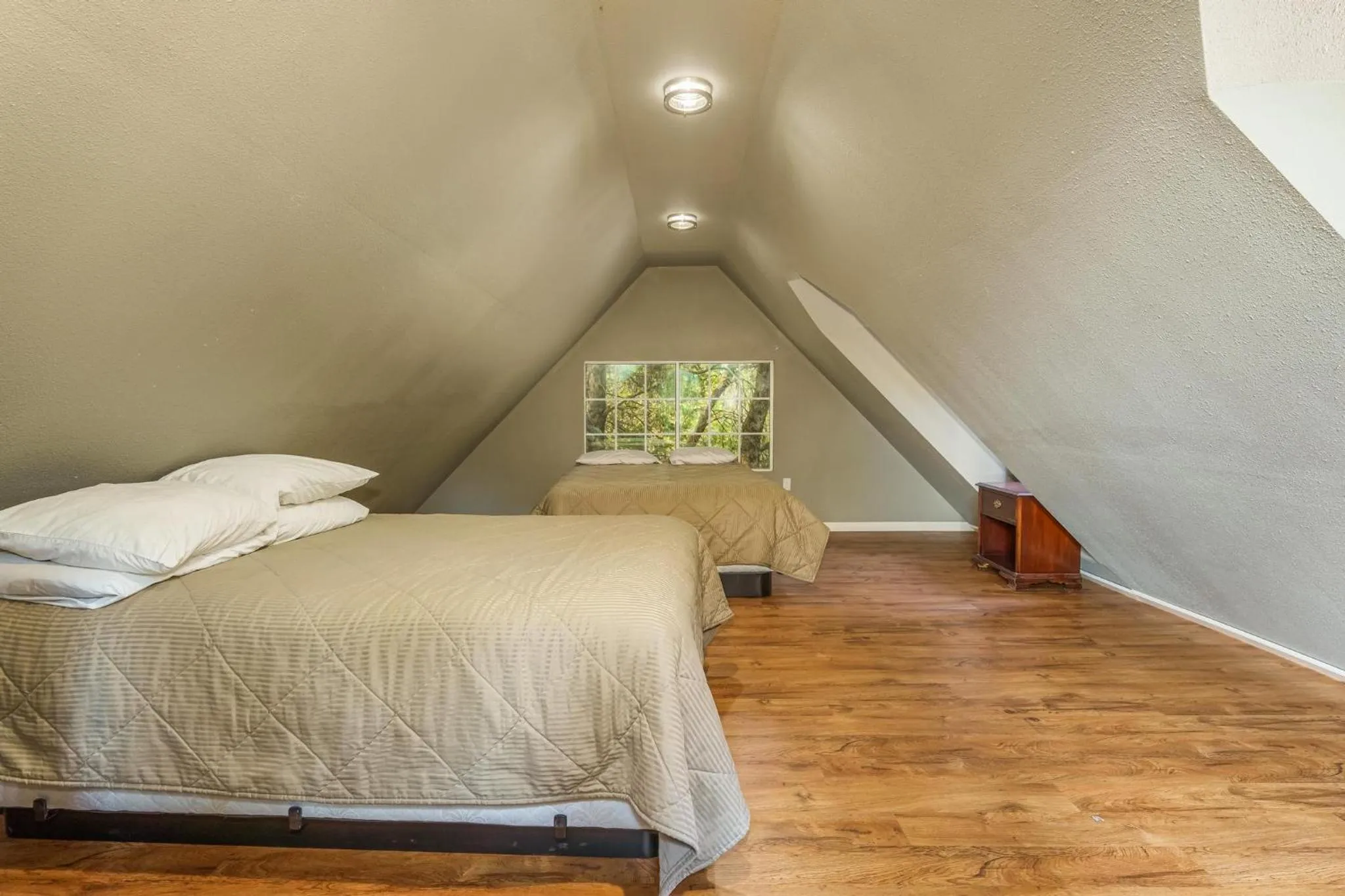 Bed in Mountain Trail Lodge and Vacation Rentals