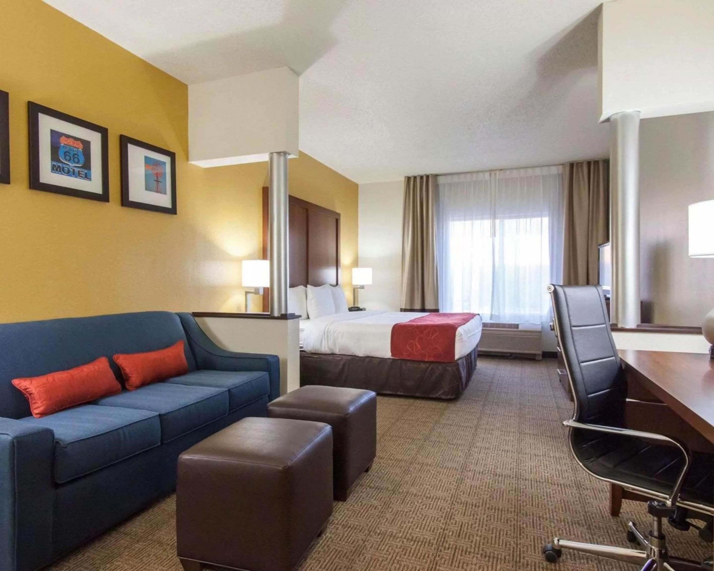 Photo of the whole room, Bed in Comfort Suites Tulsa Central