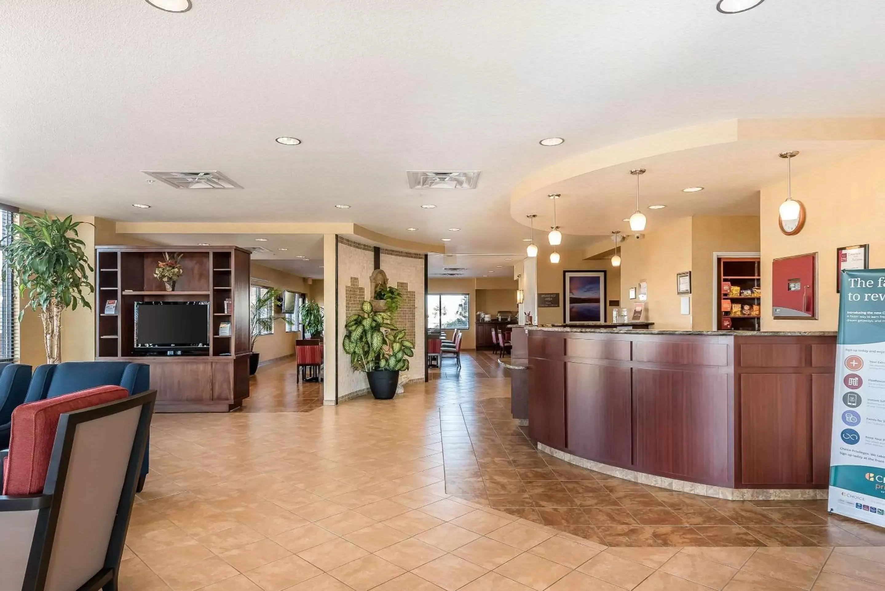Communal lounge/ TV room, Lobby/Reception in Comfort Suites Longmont